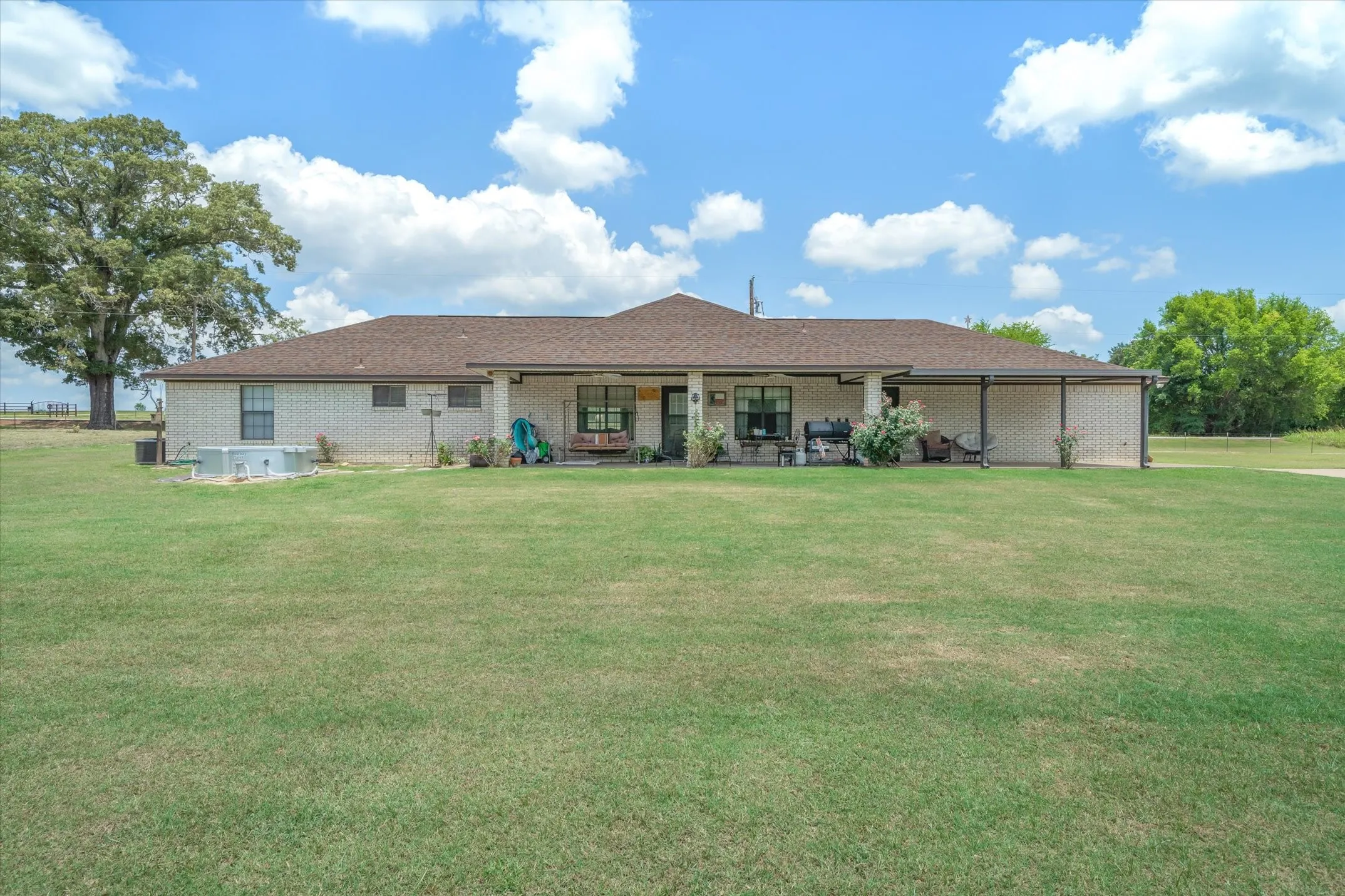 Single Family Residence For Sale in Smith County , 10929 County Road 41, Tyler, Texas 75706, 3 Bedroom, 3 Bathroom, 3 Garage spaces, 1,800 Sqft, built in 1998, mls#21319181, Real Estate Agent in Tyler, Homes For Sale in Smith county, Homes For Sale in Tyler, Realtor in Tyler Texas, Real Estate Brokerage Independent Realty Texas, Luminita Cordes Realtor