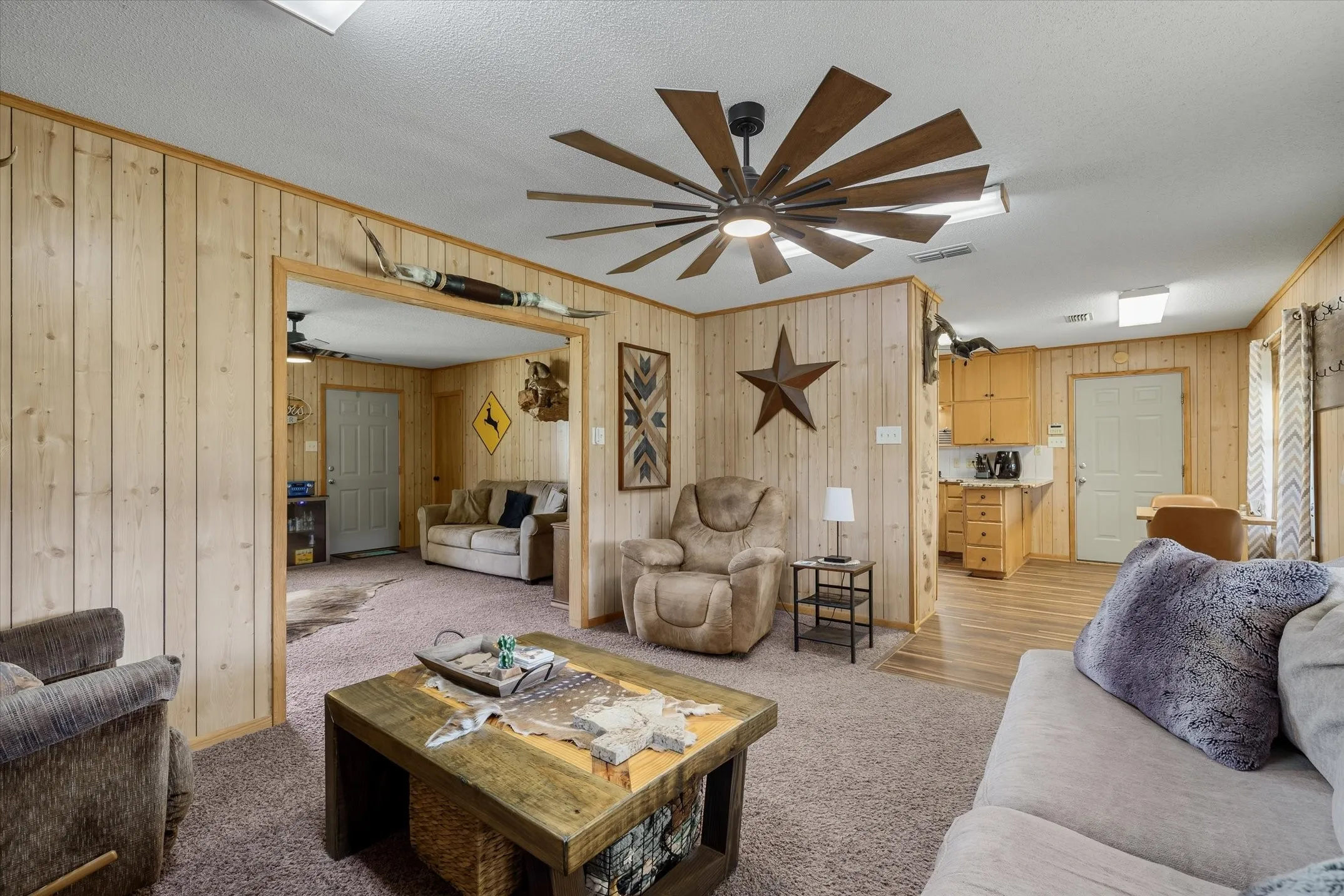 Single Family Residence For Sale in Smith County , 10929 County Road 41, Tyler, Texas 75706, 3 Bedroom, 3 Bathroom, 3 Garage spaces, 1,800 Sqft, built in 1998, mls#21319181, Real Estate Agent in Tyler, Homes For Sale in Smith county, Homes For Sale in Tyler, Realtor in Tyler Texas, Real Estate Brokerage Independent Realty Texas, Luminita Cordes Realtor