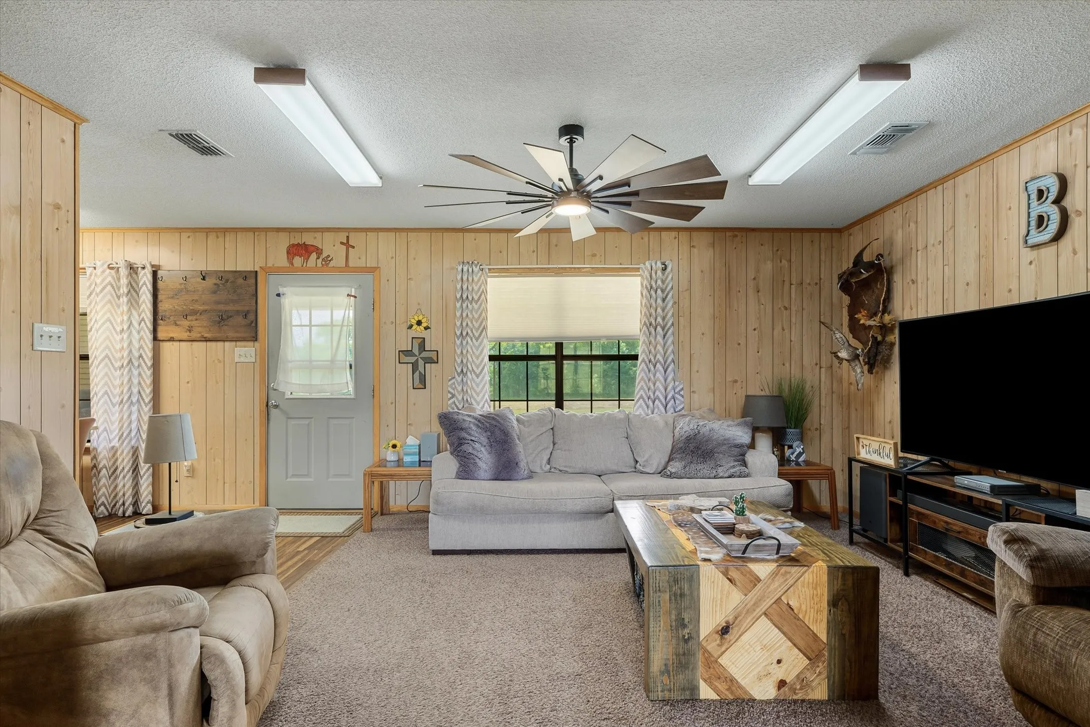 Single Family Residence For Sale in Smith County , 10929 County Road 41, Tyler, Texas 75706, 3 Bedroom, 3 Bathroom, 3 Garage spaces, 1,800 Sqft, built in 1998, mls#21319181, Real Estate Agent in Tyler, Homes For Sale in Smith county, Homes For Sale in Tyler, Realtor in Tyler Texas, Real Estate Brokerage Independent Realty Texas, Luminita Cordes Realtor
