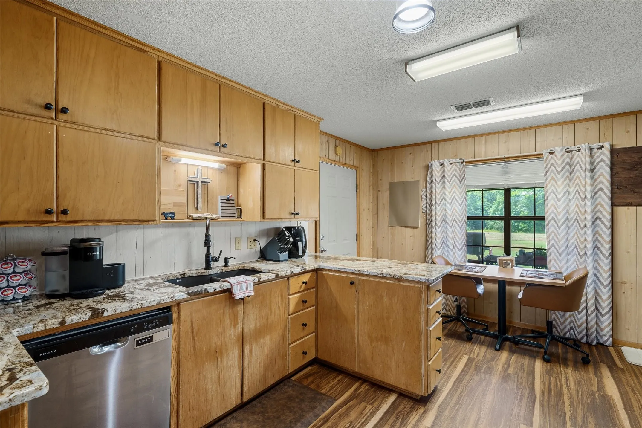 Single Family Residence For Sale in Smith County , 10929 County Road 41, Tyler, Texas 75706, 3 Bedroom, 3 Bathroom, 3 Garage spaces, 1,800 Sqft, built in 1998, mls#21319181, Real Estate Agent in Tyler, Homes For Sale in Smith county, Homes For Sale in Tyler, Realtor in Tyler Texas, Real Estate Brokerage Independent Realty Texas, Luminita Cordes Realtor