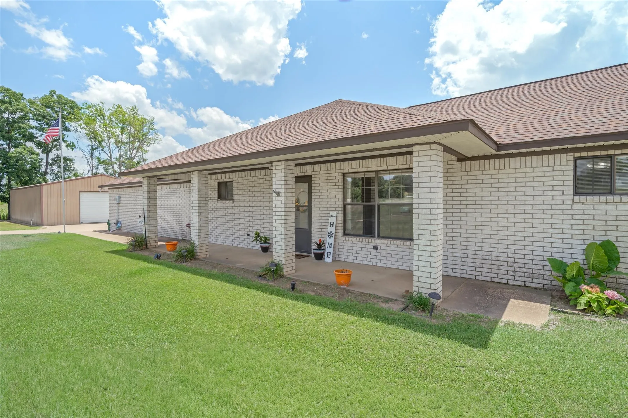 Single Family Residence For Sale in Smith County , 10929 County Road 41, Tyler, Texas 75706, 3 Bedroom, 3 Bathroom, 3 Garage spaces, 1,800 Sqft, built in 1998, mls#21319181, Real Estate Agent in Tyler, Homes For Sale in Smith county, Homes For Sale in Tyler, Realtor in Tyler Texas, Real Estate Brokerage Independent Realty Texas, Luminita Cordes Realtor