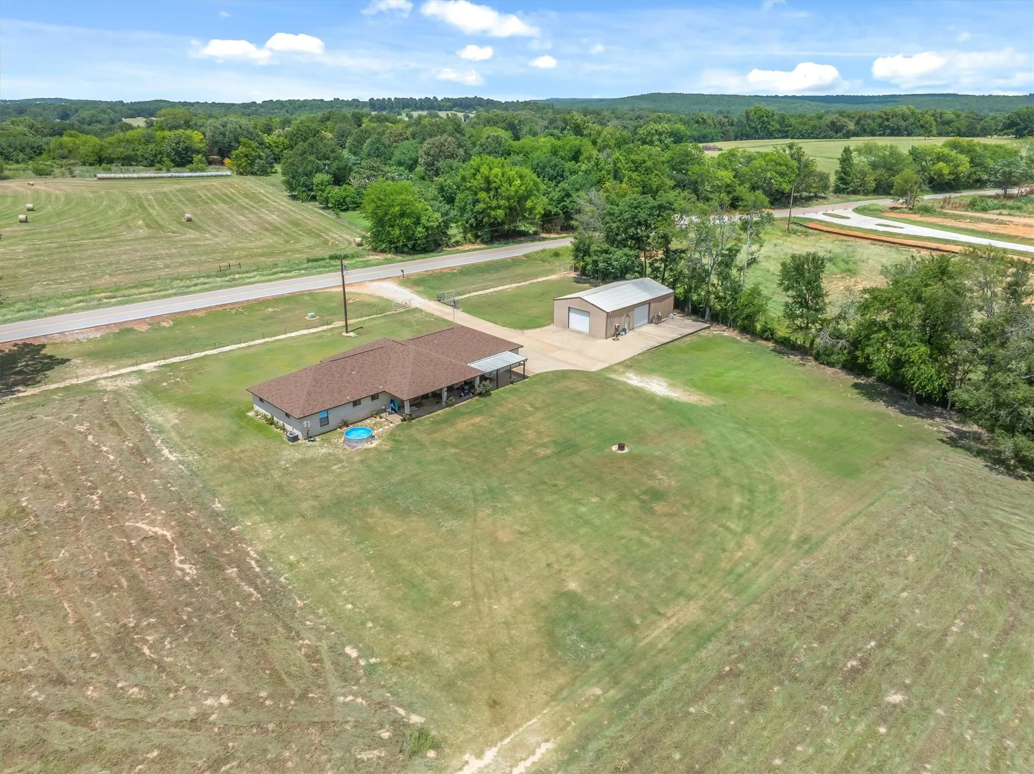 Single Family Residence For Sale in Smith County , 10929 County Road 41, Tyler, Texas 75706, 3 Bedroom, 3 Bathroom, 3 Garage spaces, 1,800 Sqft, built in 1998, mls#21319181, Real Estate Agent in Tyler, Homes For Sale in Smith county, Homes For Sale in Tyler, Realtor in Tyler Texas, Real Estate Brokerage Independent Realty Texas, Luminita Cordes Realtor