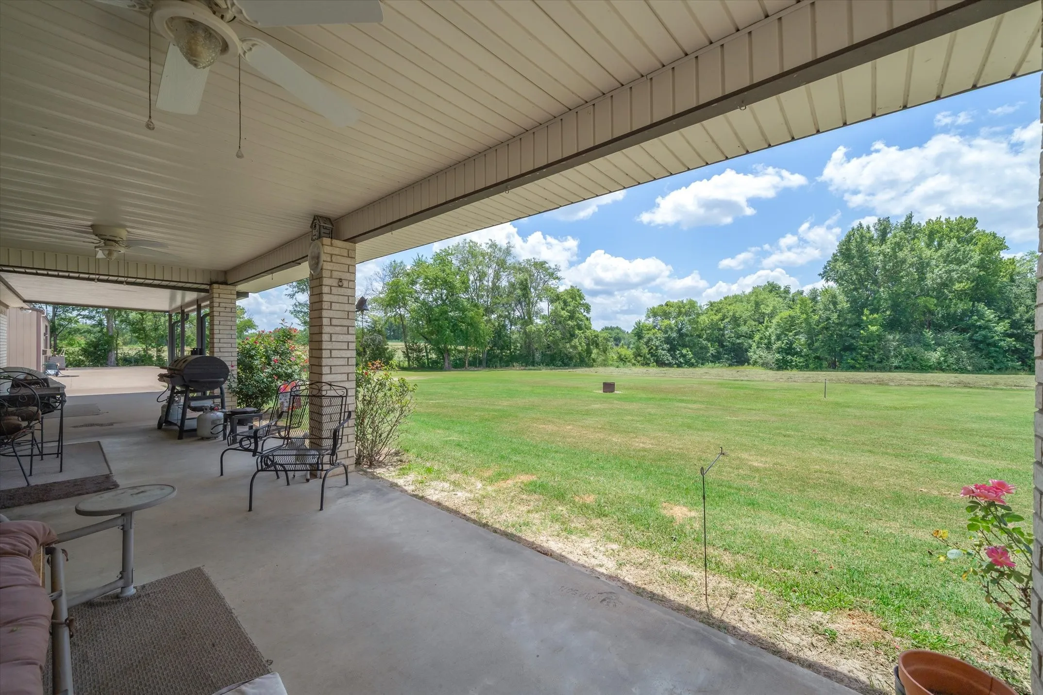 Single Family Residence For Sale in Smith County , 10929 County Road 41, Tyler, Texas 75706, 3 Bedroom, 3 Bathroom, 3 Garage spaces, 1,800 Sqft, built in 1998, mls#21319181, Real Estate Agent in Tyler, Homes For Sale in Smith county, Homes For Sale in Tyler, Realtor in Tyler Texas, Real Estate Brokerage Independent Realty Texas, Luminita Cordes Realtor