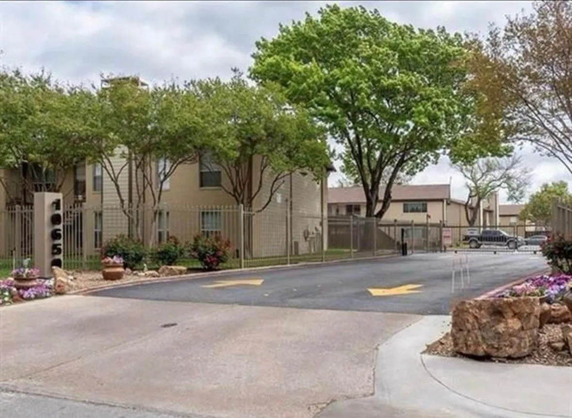 Condominium For Rent in Dallas County , 10650 Steppington Drive 122, Dallas, Texas 75230, 1 Bedroom, 1 Bathroom, Garage spaces, 769 Sqft, built in 1979, mls#21320754, Real Estate Agent in Dallas, Homes For Rent in Dallas county, Homes For Rent in Dallas, Realtor in Dallas Texas, Real Estate Brokerage Independent Realty Texas, Luminita Cordes Realtor