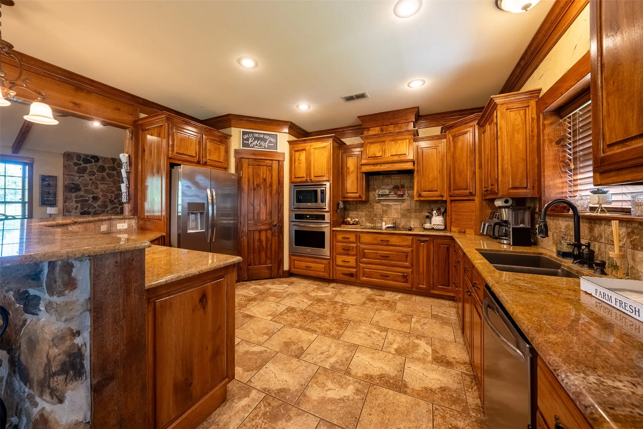 Farm For Sale in Van Zandt County , 10457 State Highway 110, Van, Texas 75790, 3 Bedroom, 3 Bathroom, 1 Garage spaces, 2,360 Sqft, built in 2009, mls#21319661, Real Estate Agent in Van, Homes For Sale in Van Zandt county, Homes For Sale in Van, Realtor in Van Texas, Real Estate Brokerage Independent Realty Texas, Luminita Cordes Realtor