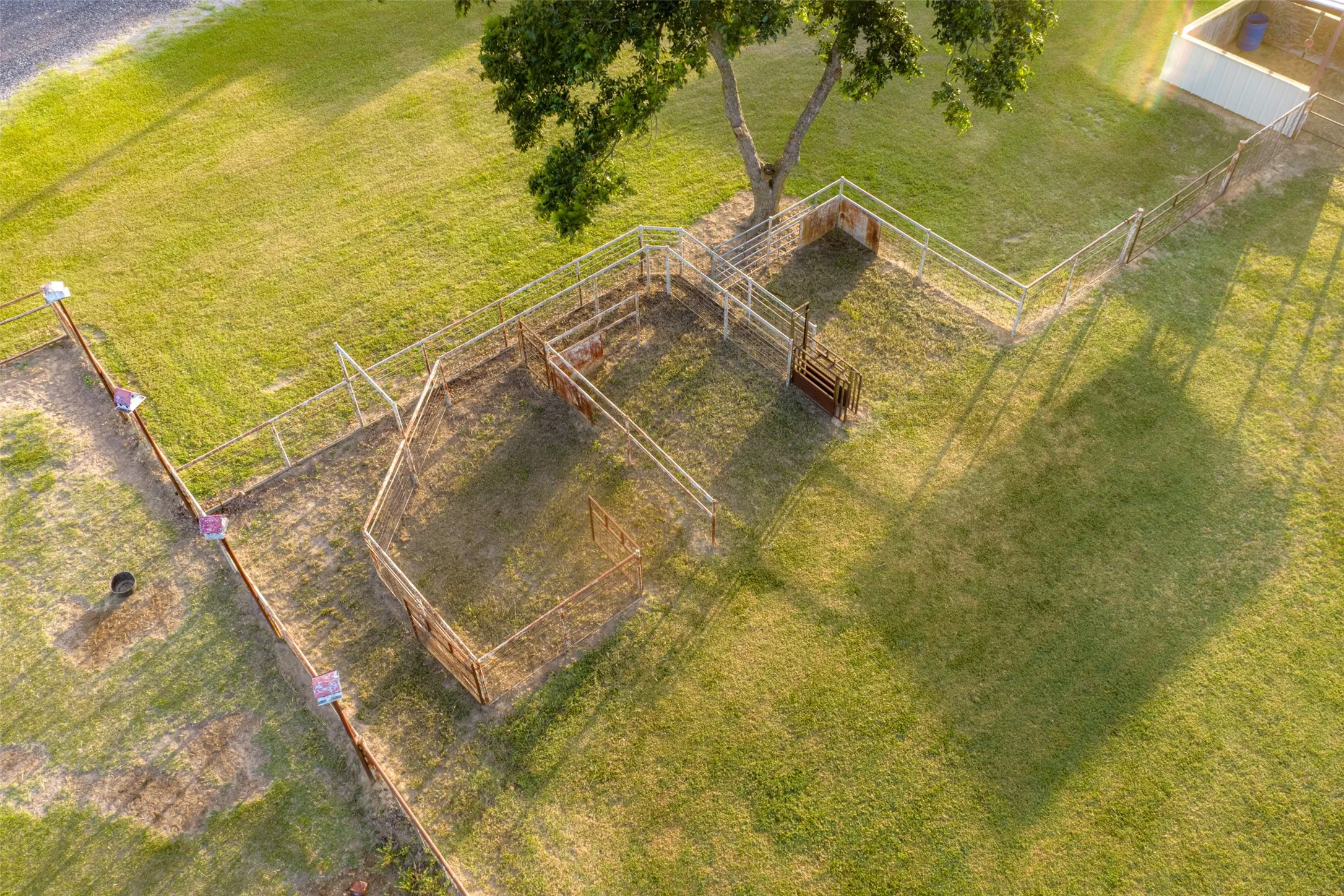 Farm For Sale in Van Zandt County , 10457 State Highway 110, Van, Texas 75790, 3 Bedroom, 3 Bathroom, 1 Garage spaces, 2,360 Sqft, built in 2009, mls#21319661, Real Estate Agent in Van, Homes For Sale in Van Zandt county, Homes For Sale in Van, Realtor in Van Texas, Real Estate Brokerage Independent Realty Texas, Luminita Cordes Realtor