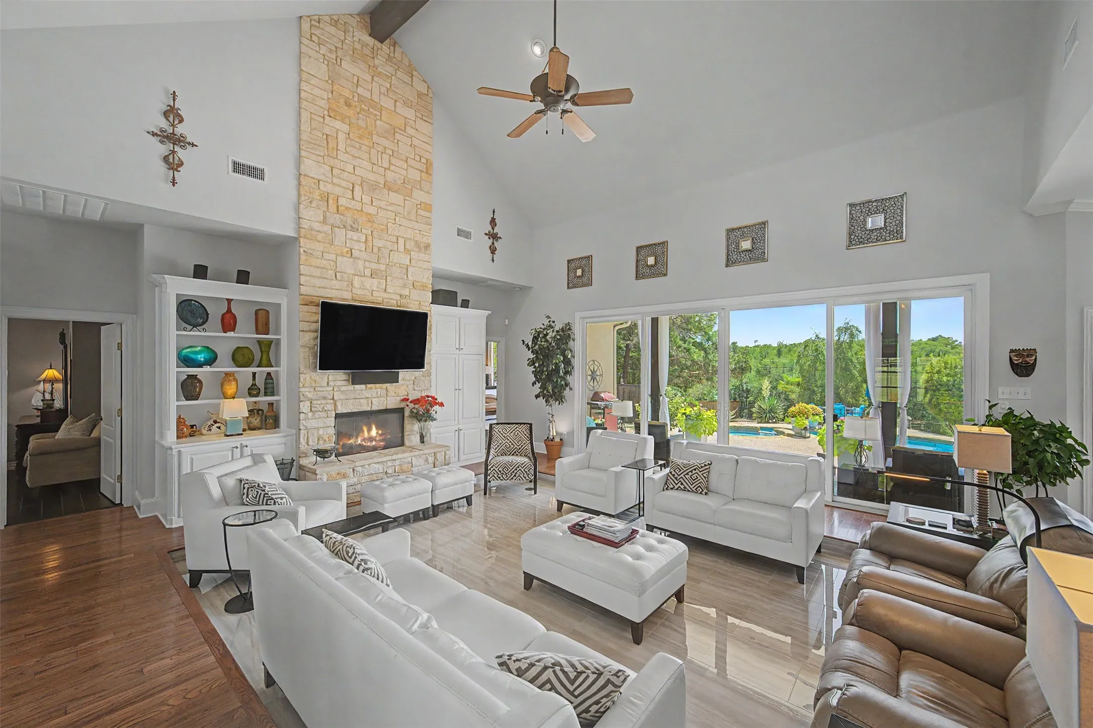 Single Family Residence For Sale in Dallas County , 1529 Cypress Bend Drive, Cedar Hill, Texas 75104, 3 Bedroom, 3 Bathroom, 3 Garage spaces, 2,736 Sqft, built in 2002, mls#21317554, Real Estate Agent in Cedar Hill, Homes For Sale in Dallas county, Homes For Sale in Cedar Hill, Realtor in Cedar Hill Texas, Real Estate Brokerage Independent Realty Texas, Luminita Cordes Realtor