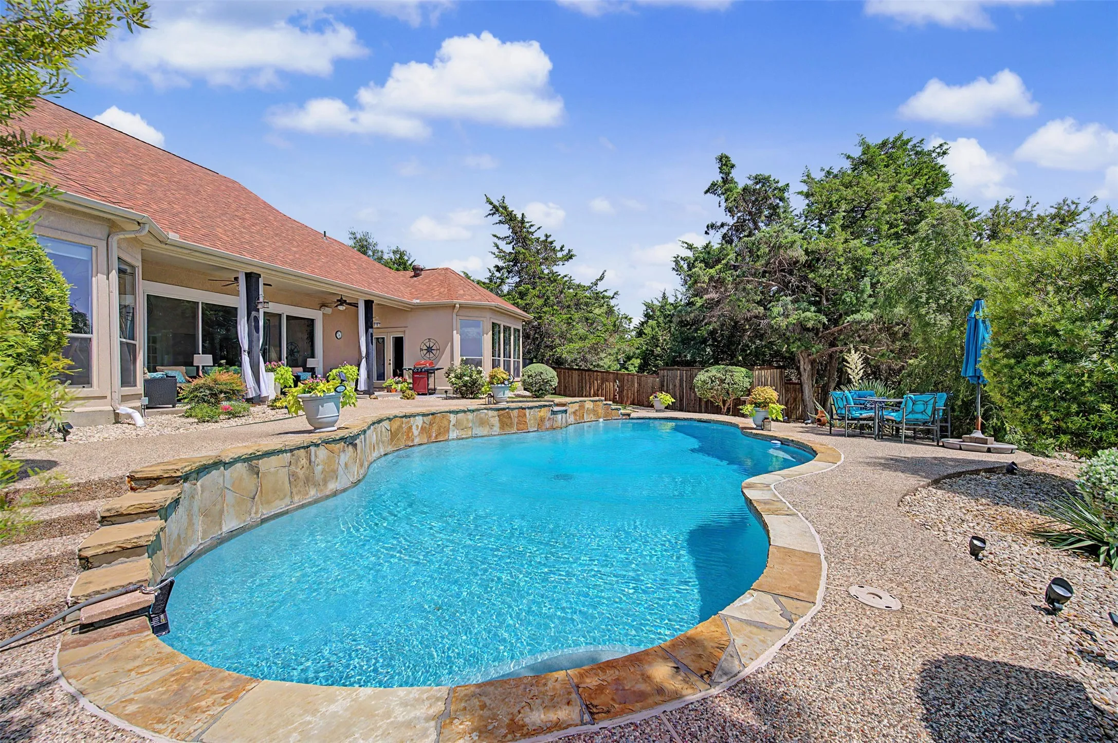 Single Family Residence For Sale in Dallas County , 1529 Cypress Bend Drive, Cedar Hill, Texas 75104, 3 Bedroom, 3 Bathroom, 3 Garage spaces, 2,736 Sqft, built in 2002, mls#21317554, Real Estate Agent in Cedar Hill, Homes For Sale in Dallas county, Homes For Sale in Cedar Hill, Realtor in Cedar Hill Texas, Real Estate Brokerage Independent Realty Texas, Luminita Cordes Realtor