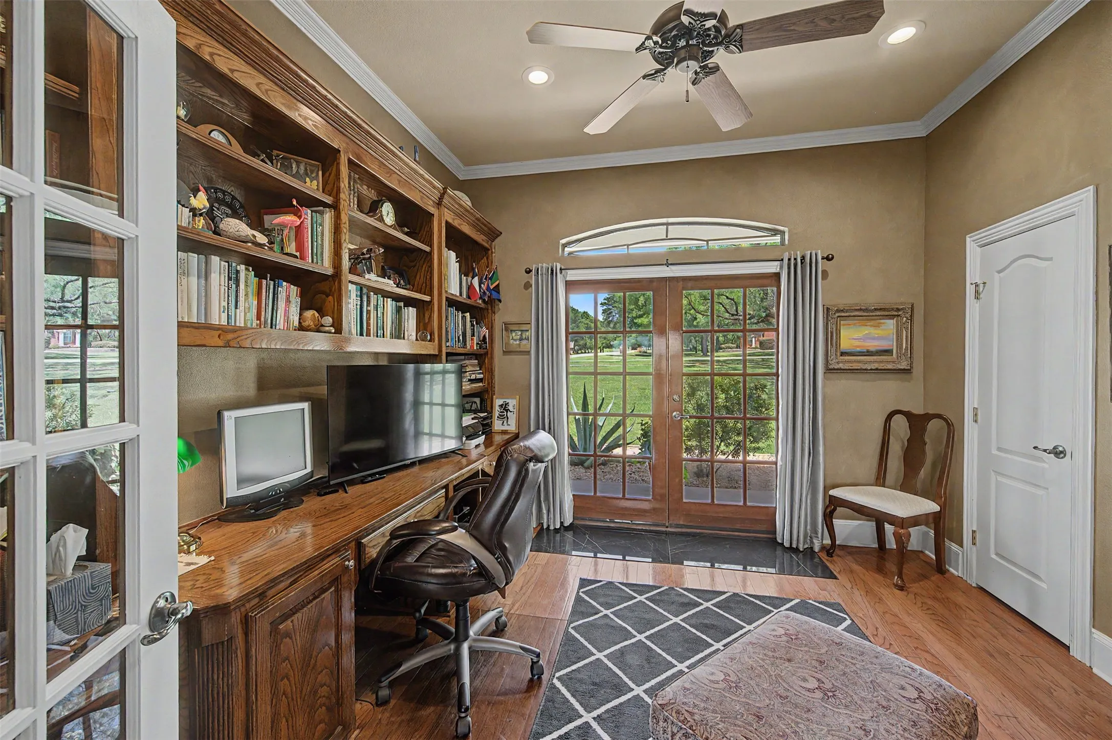 Single Family Residence For Sale in Dallas County , 1529 Cypress Bend Drive, Cedar Hill, Texas 75104, 3 Bedroom, 3 Bathroom, 3 Garage spaces, 2,736 Sqft, built in 2002, mls#21317554, Real Estate Agent in Cedar Hill, Homes For Sale in Dallas county, Homes For Sale in Cedar Hill, Realtor in Cedar Hill Texas, Real Estate Brokerage Independent Realty Texas, Luminita Cordes Realtor