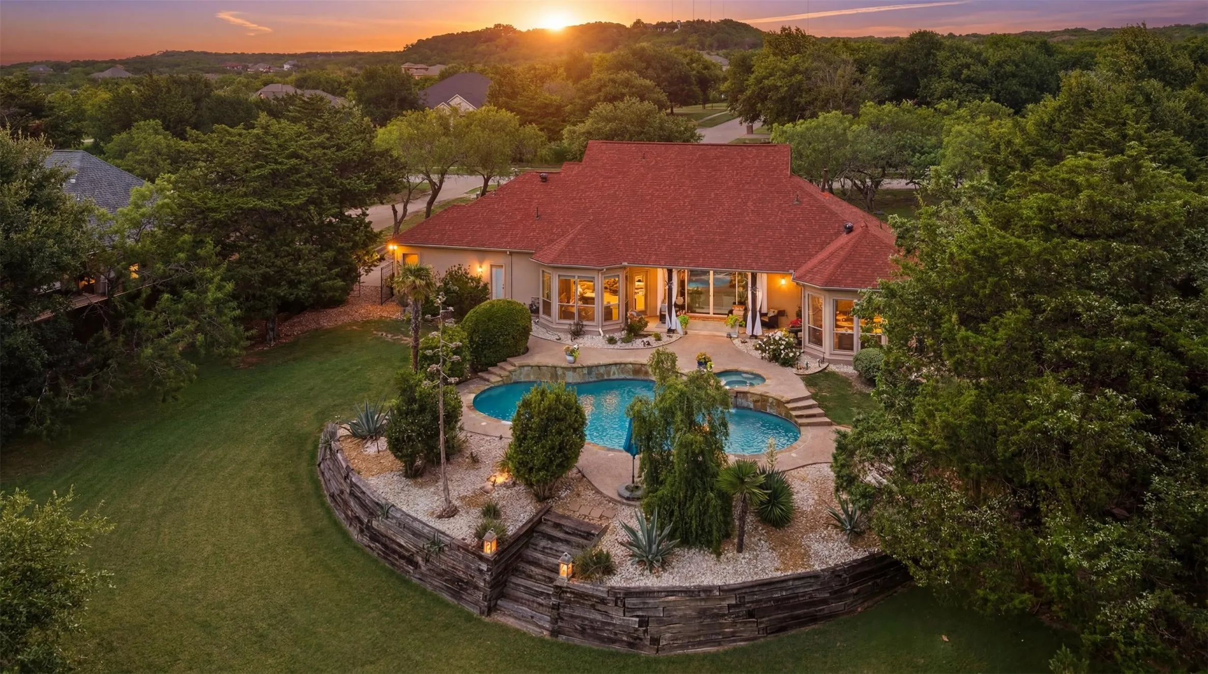 Single Family Residence For Sale in Dallas County , 1529 Cypress Bend Drive, Cedar Hill, Texas 75104, 3 Bedroom, 3 Bathroom, 3 Garage spaces, 2,736 Sqft, built in 2002, mls#21317554, Real Estate Agent in Cedar Hill, Homes For Sale in Dallas county, Homes For Sale in Cedar Hill, Realtor in Cedar Hill Texas, Real Estate Brokerage Independent Realty Texas, Luminita Cordes Realtor