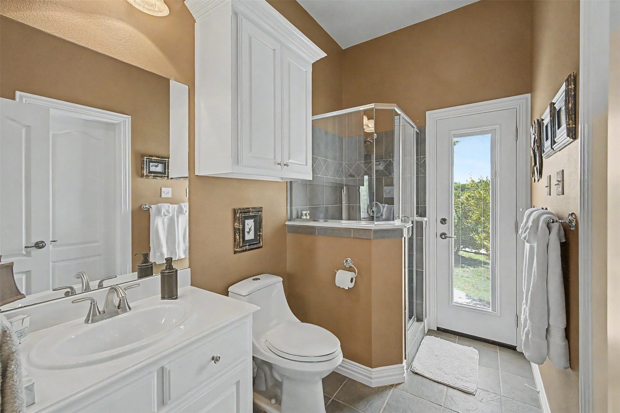 Single Family Residence For Sale in Dallas County , 1529 Cypress Bend Drive, Cedar Hill, Texas 75104, 3 Bedroom, 3 Bathroom, 3 Garage spaces, 2,736 Sqft, built in 2002, mls#21317554, Real Estate Agent in Cedar Hill, Homes For Sale in Dallas county, Homes For Sale in Cedar Hill, Realtor in Cedar Hill Texas, Real Estate Brokerage Independent Realty Texas, Luminita Cordes Realtor
