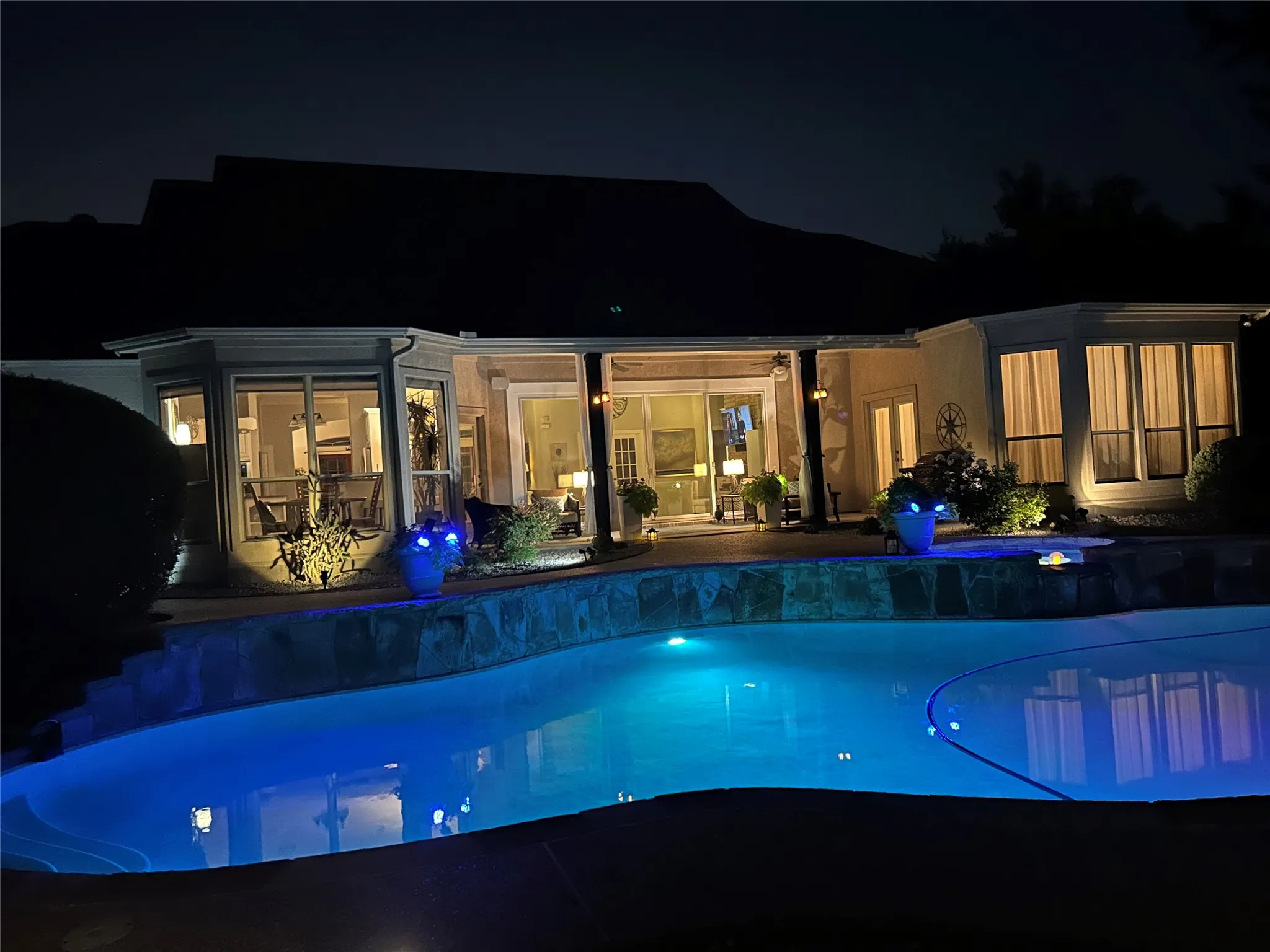 Single Family Residence For Sale in Dallas County , 1529 Cypress Bend Drive, Cedar Hill, Texas 75104, 3 Bedroom, 3 Bathroom, 3 Garage spaces, 2,736 Sqft, built in 2002, mls#21317554, Real Estate Agent in Cedar Hill, Homes For Sale in Dallas county, Homes For Sale in Cedar Hill, Realtor in Cedar Hill Texas, Real Estate Brokerage Independent Realty Texas, Luminita Cordes Realtor