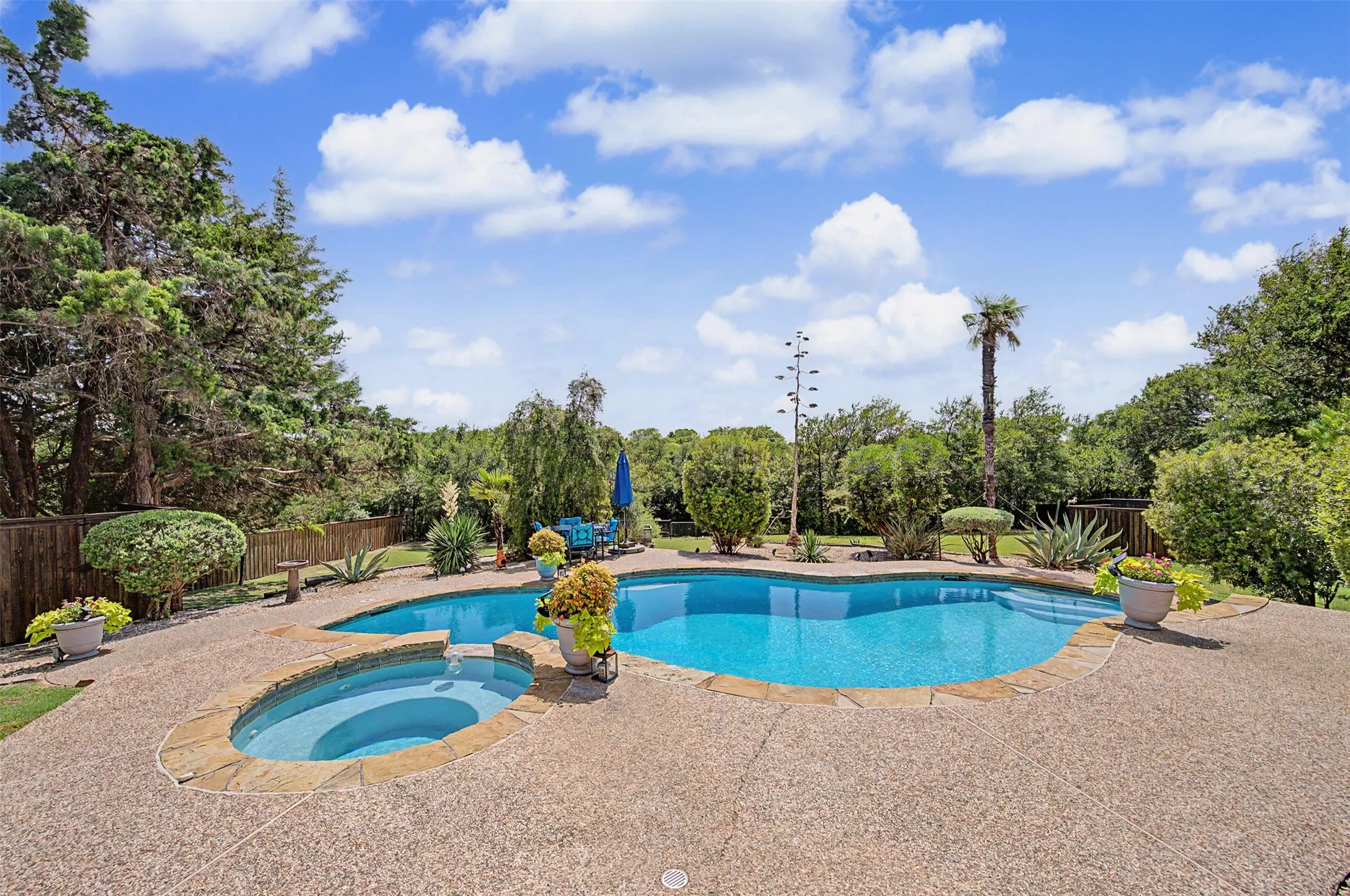 Single Family Residence For Sale in Dallas County , 1529 Cypress Bend Drive, Cedar Hill, Texas 75104, 3 Bedroom, 3 Bathroom, 3 Garage spaces, 2,736 Sqft, built in 2002, mls#21317554, Real Estate Agent in Cedar Hill, Homes For Sale in Dallas county, Homes For Sale in Cedar Hill, Realtor in Cedar Hill Texas, Real Estate Brokerage Independent Realty Texas, Luminita Cordes Realtor