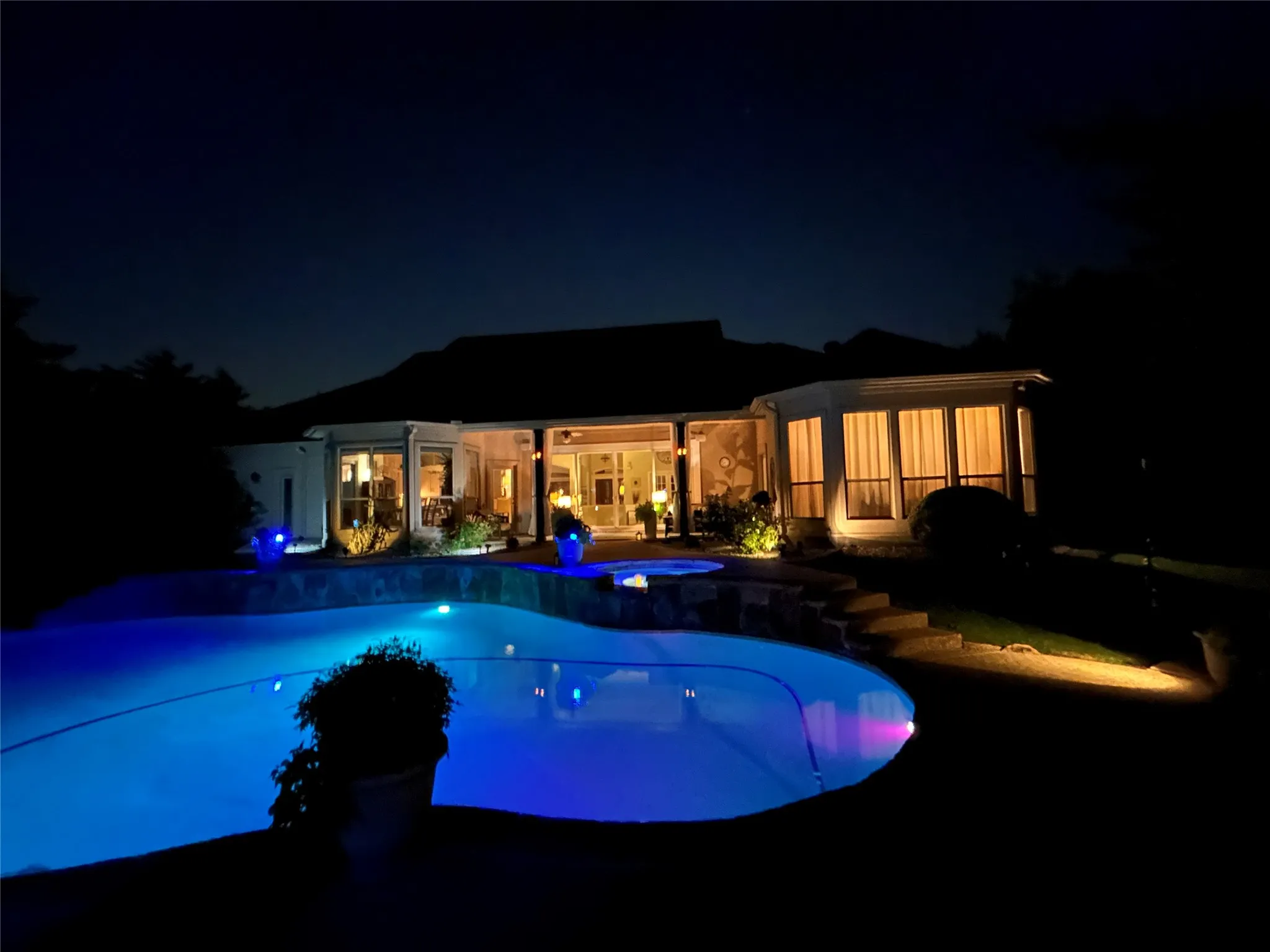 Single Family Residence For Sale in Dallas County , 1529 Cypress Bend Drive, Cedar Hill, Texas 75104, 3 Bedroom, 3 Bathroom, 3 Garage spaces, 2,736 Sqft, built in 2002, mls#21317554, Real Estate Agent in Cedar Hill, Homes For Sale in Dallas county, Homes For Sale in Cedar Hill, Realtor in Cedar Hill Texas, Real Estate Brokerage Independent Realty Texas, Luminita Cordes Realtor