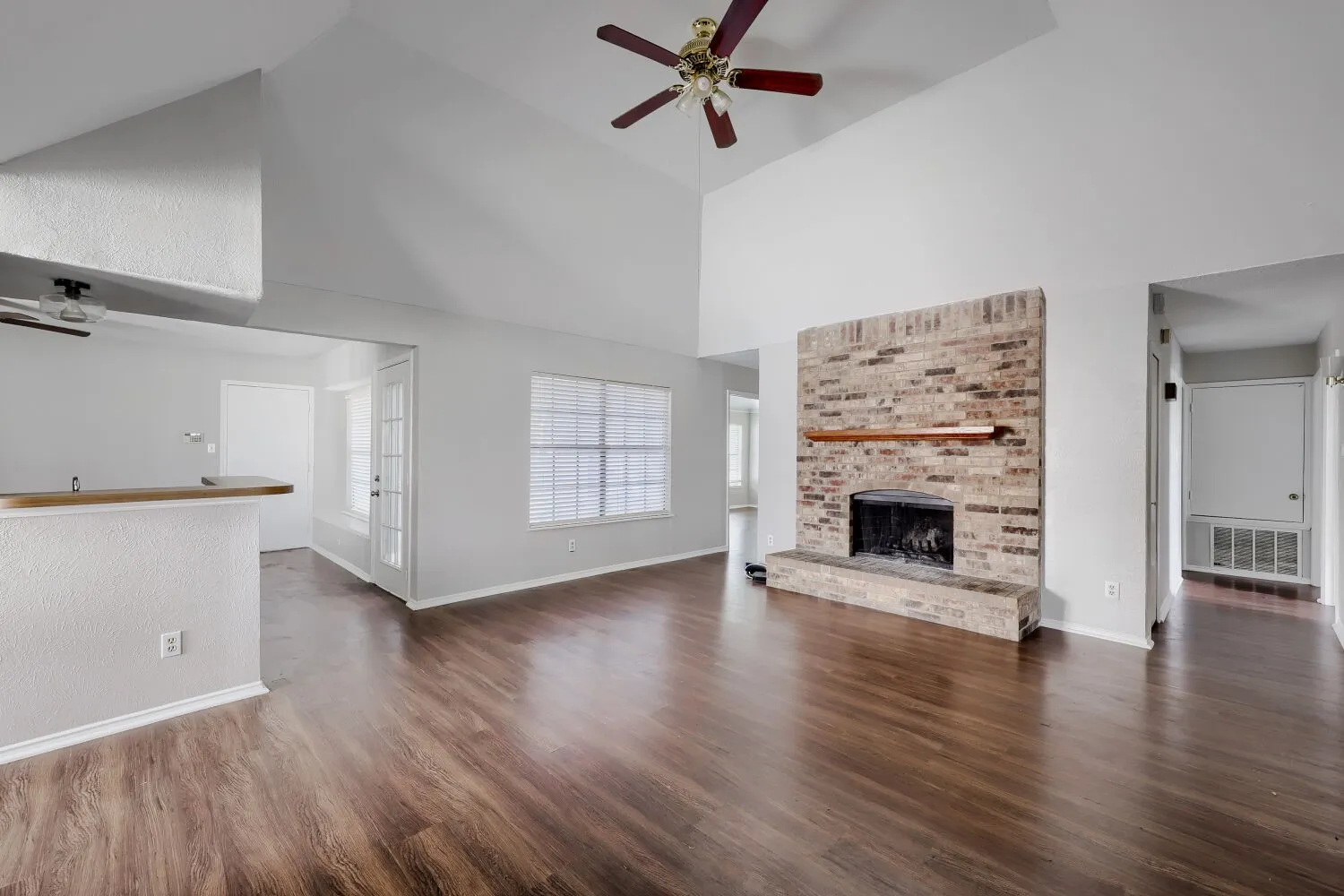 Single Family Residence For Rent in Dallas County , 1005 Whitewater Trail, De Soto, Texas 75115, 3 Bedroom, 2 Bathroom, 2 Garage spaces, 1,966 Sqft, built in 1984, mls#21320720, Real Estate Agent in De Soto, Homes For Rent in Dallas county, Homes For Rent in De Soto, Realtor in De Soto Texas, Real Estate Brokerage Independent Realty Texas, Luminita Cordes Realtor