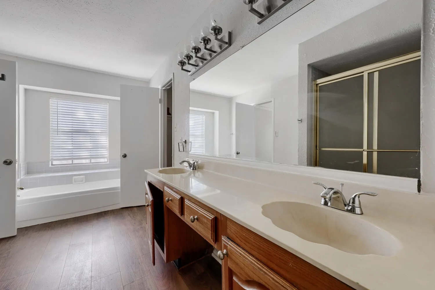 Single Family Residence For Rent in Dallas County , 1005 Whitewater Trail, De Soto, Texas 75115, 3 Bedroom, 2 Bathroom, 2 Garage spaces, 1,966 Sqft, built in 1984, mls#21320720, Real Estate Agent in De Soto, Homes For Rent in Dallas county, Homes For Rent in De Soto, Realtor in De Soto Texas, Real Estate Brokerage Independent Realty Texas, Luminita Cordes Realtor