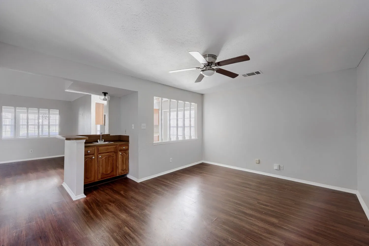 Single Family Residence For Rent in Dallas County , 1005 Whitewater Trail, De Soto, Texas 75115, 3 Bedroom, 2 Bathroom, 2 Garage spaces, 1,966 Sqft, built in 1984, mls#21320720, Real Estate Agent in De Soto, Homes For Rent in Dallas county, Homes For Rent in De Soto, Realtor in De Soto Texas, Real Estate Brokerage Independent Realty Texas, Luminita Cordes Realtor