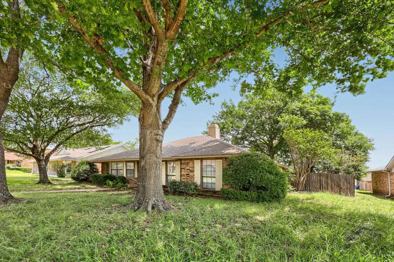 Single Family Residence For Rent in Dallas County , 1005 Whitewater Trail, De Soto, Texas 75115, 3 Bedroom, 2 Bathroom, 2 Garage spaces, 1,966 Sqft, built in 1984, mls#21320720, Real Estate Agent in De Soto, Homes For Rent in Dallas county, Homes For Rent in De Soto, Realtor in De Soto Texas, Real Estate Brokerage Independent Realty Texas, Luminita Cordes Realtor
