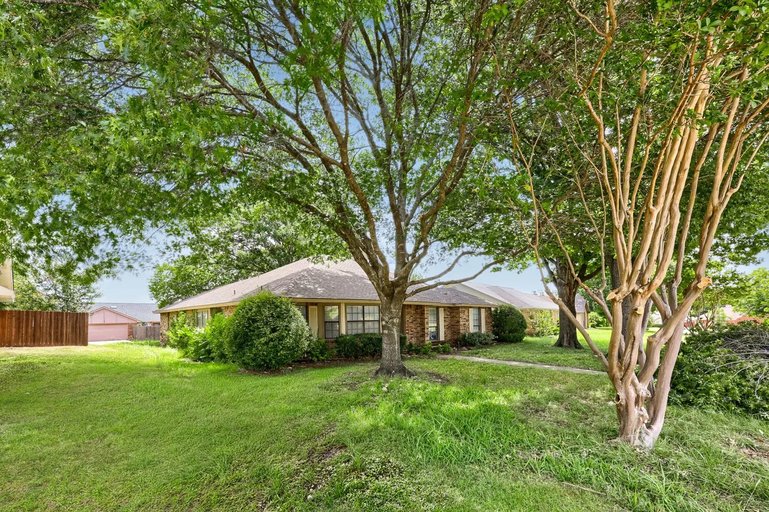 Single Family Residence For Rent in Dallas County , 1005 Whitewater Trail, De Soto, Texas 75115, 3 Bedroom, 2 Bathroom, 2 Garage spaces, 1,966 Sqft, built in 1984, mls#21320720, Real Estate Agent in De Soto, Homes For Rent in Dallas county, Homes For Rent in De Soto, Realtor in De Soto Texas, Real Estate Brokerage Independent Realty Texas, Luminita Cordes Realtor