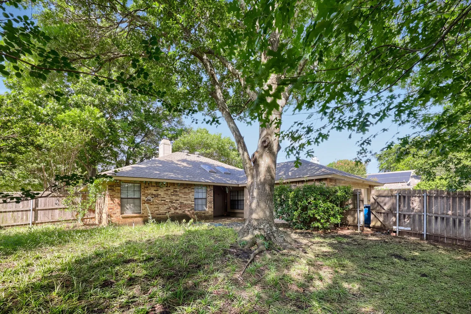 Single Family Residence For Rent in Dallas County , 1005 Whitewater Trail, De Soto, Texas 75115, 3 Bedroom, 2 Bathroom, 2 Garage spaces, 1,966 Sqft, built in 1984, mls#21320720, Real Estate Agent in De Soto, Homes For Rent in Dallas county, Homes For Rent in De Soto, Realtor in De Soto Texas, Real Estate Brokerage Independent Realty Texas, Luminita Cordes Realtor