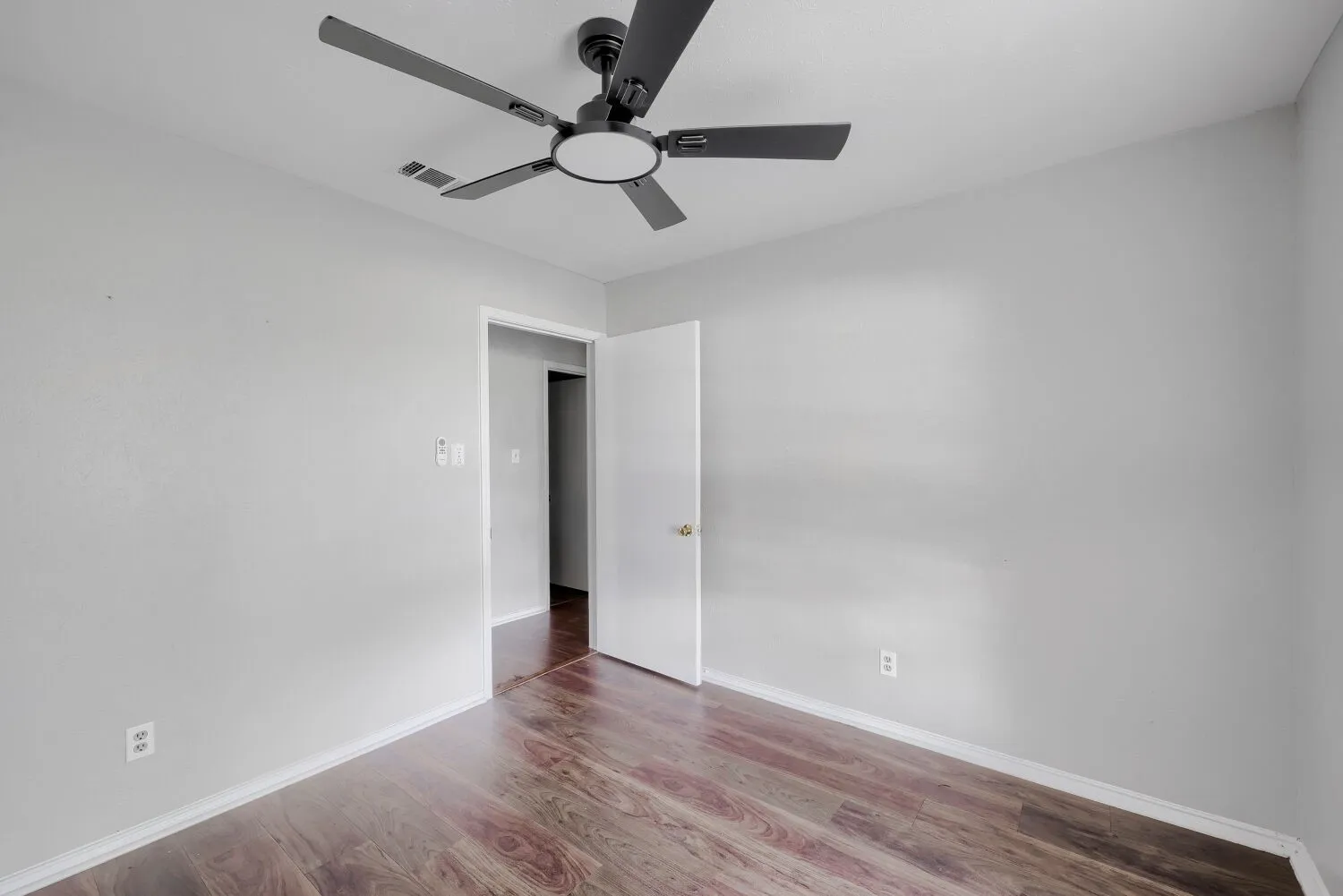 Single Family Residence For Rent in Dallas County , 1005 Whitewater Trail, De Soto, Texas 75115, 3 Bedroom, 2 Bathroom, 2 Garage spaces, 1,966 Sqft, built in 1984, mls#21320720, Real Estate Agent in De Soto, Homes For Rent in Dallas county, Homes For Rent in De Soto, Realtor in De Soto Texas, Real Estate Brokerage Independent Realty Texas, Luminita Cordes Realtor