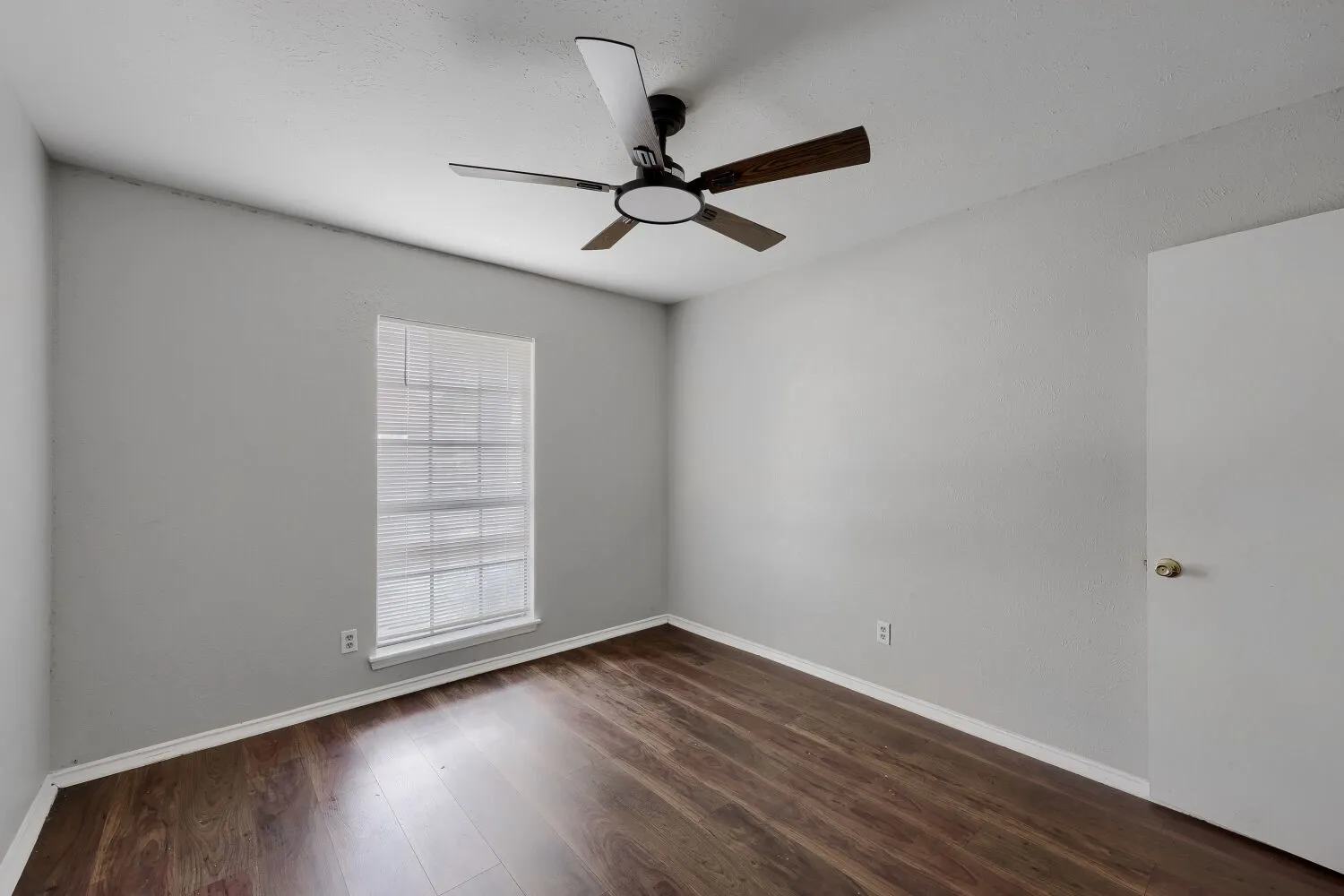 Single Family Residence For Rent in Dallas County , 1005 Whitewater Trail, De Soto, Texas 75115, 3 Bedroom, 2 Bathroom, 2 Garage spaces, 1,966 Sqft, built in 1984, mls#21320720, Real Estate Agent in De Soto, Homes For Rent in Dallas county, Homes For Rent in De Soto, Realtor in De Soto Texas, Real Estate Brokerage Independent Realty Texas, Luminita Cordes Realtor
