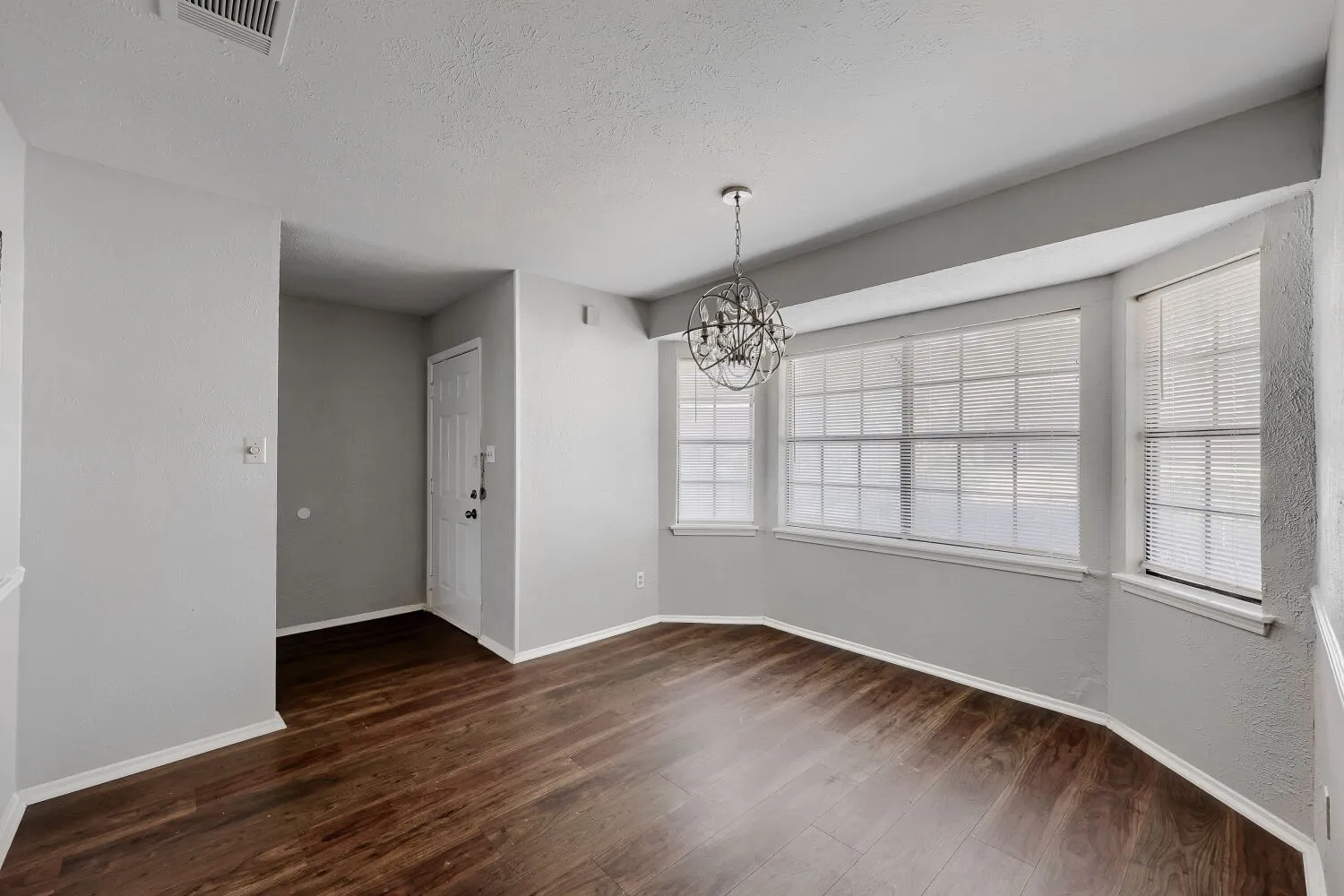 Single Family Residence For Rent in Dallas County , 1005 Whitewater Trail, De Soto, Texas 75115, 3 Bedroom, 2 Bathroom, 2 Garage spaces, 1,966 Sqft, built in 1984, mls#21320720, Real Estate Agent in De Soto, Homes For Rent in Dallas county, Homes For Rent in De Soto, Realtor in De Soto Texas, Real Estate Brokerage Independent Realty Texas, Luminita Cordes Realtor