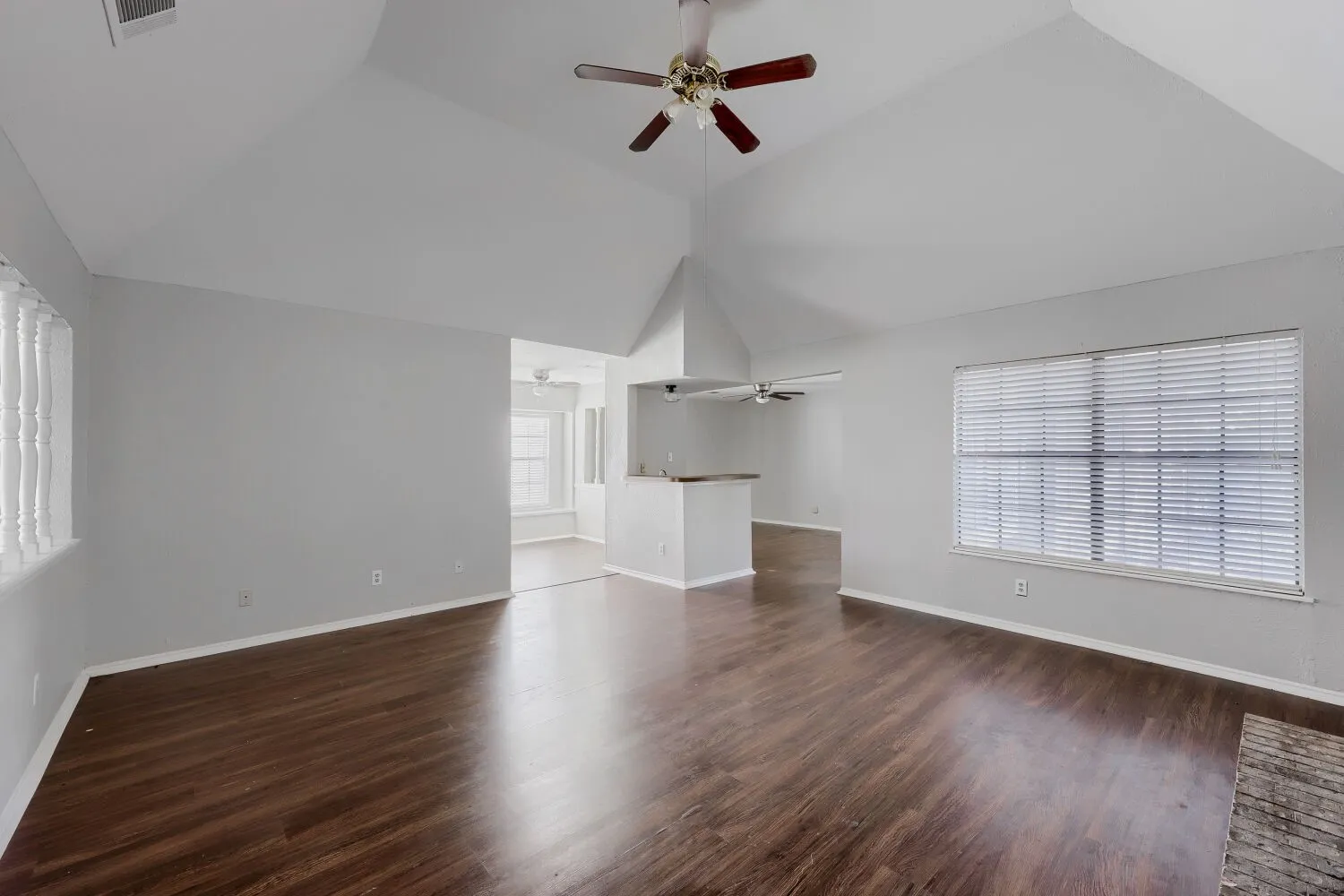 Single Family Residence For Rent in Dallas County , 1005 Whitewater Trail, De Soto, Texas 75115, 3 Bedroom, 2 Bathroom, 2 Garage spaces, 1,966 Sqft, built in 1984, mls#21320720, Real Estate Agent in De Soto, Homes For Rent in Dallas county, Homes For Rent in De Soto, Realtor in De Soto Texas, Real Estate Brokerage Independent Realty Texas, Luminita Cordes Realtor