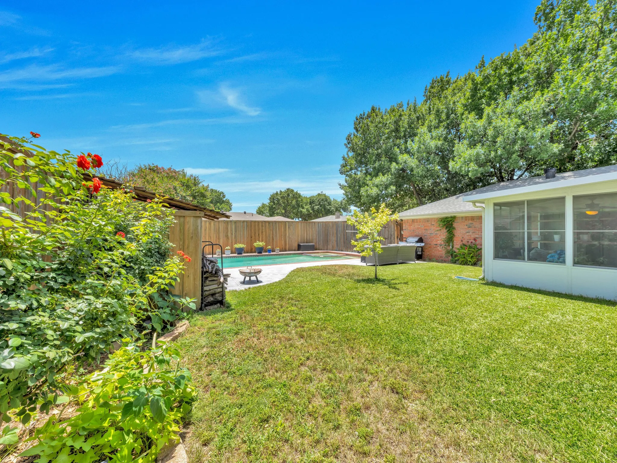 Single Family Residence For Sale in Collin County , 2500 Stonemoss Drive, Plano, Texas 75075, 4 Bedroom, 2 Bathroom, 2 Garage spaces, 2,309 Sqft, built in 1973, mls#21316315, Real Estate Agent in Plano, Homes For Sale in Collin county, Homes For Sale in Plano, Realtor in Plano Texas, Real Estate Brokerage Independent Realty Texas, Luminita Cordes Realtor