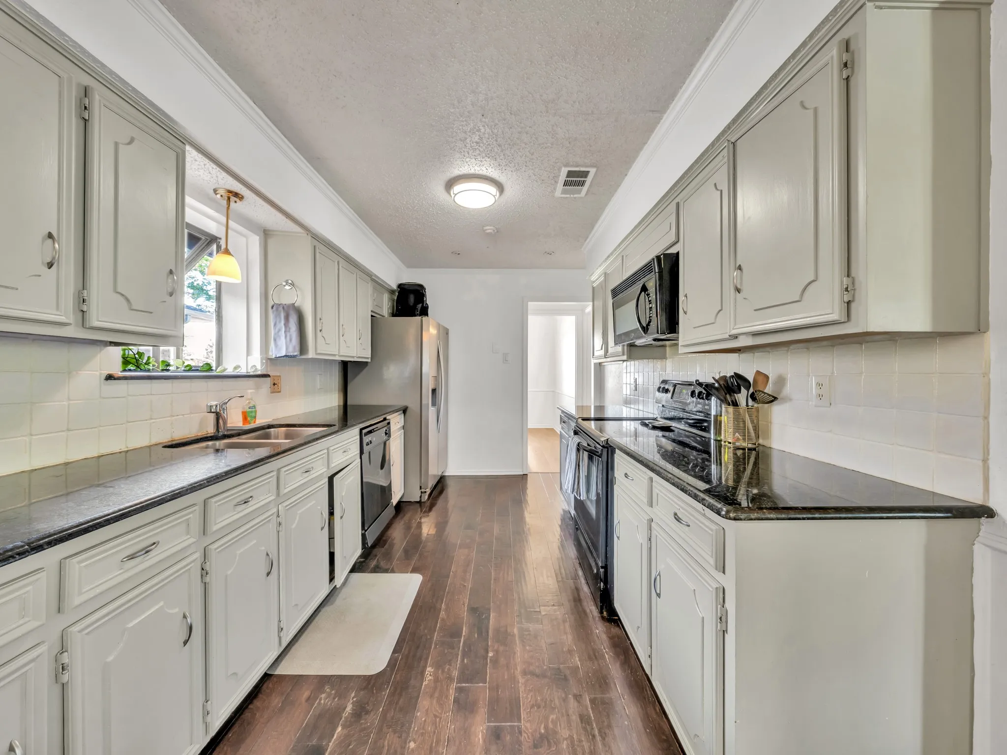 Single Family Residence For Sale in Collin County , 2500 Stonemoss Drive, Plano, Texas 75075, 4 Bedroom, 2 Bathroom, 2 Garage spaces, 2,309 Sqft, built in 1973, mls#21316315, Real Estate Agent in Plano, Homes For Sale in Collin county, Homes For Sale in Plano, Realtor in Plano Texas, Real Estate Brokerage Independent Realty Texas, Luminita Cordes Realtor