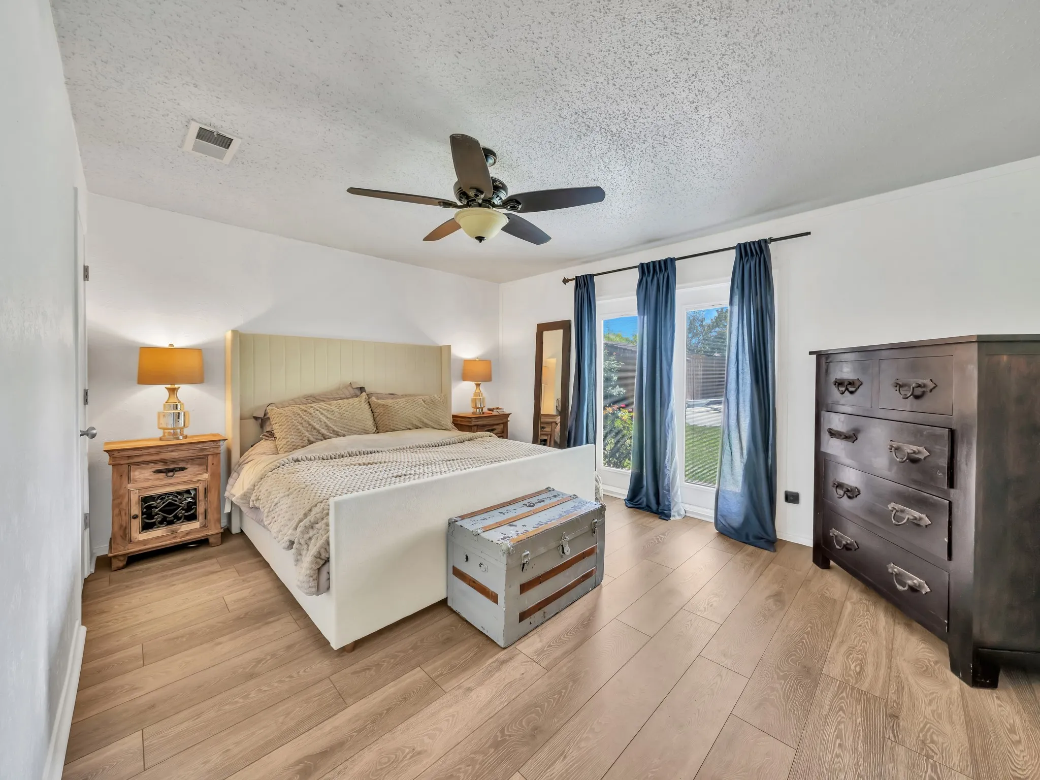 Single Family Residence For Sale in Collin County , 2500 Stonemoss Drive, Plano, Texas 75075, 4 Bedroom, 2 Bathroom, 2 Garage spaces, 2,309 Sqft, built in 1973, mls#21316315, Real Estate Agent in Plano, Homes For Sale in Collin county, Homes For Sale in Plano, Realtor in Plano Texas, Real Estate Brokerage Independent Realty Texas, Luminita Cordes Realtor