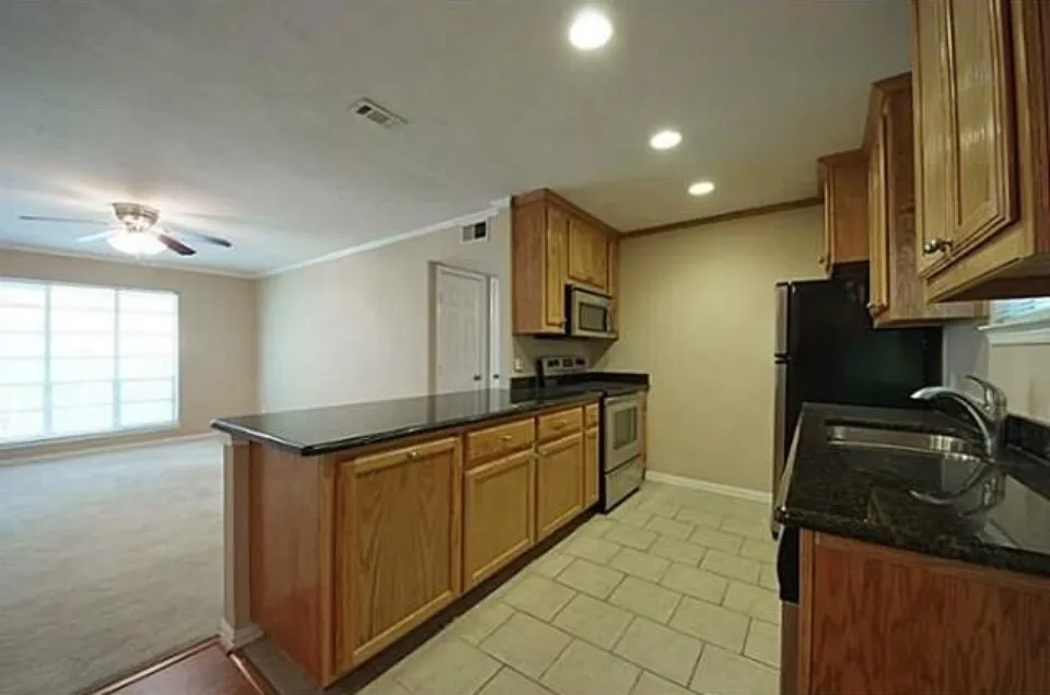 Condominium For Sale in Dallas County , 10594 High Hollows Drive 290, Dallas, Texas 75230, 2 Bedroom, 1 Bathroom, Garage spaces, 851 Sqft, built in 1970, mls#21320708, Real Estate Agent in Dallas, Homes For Sale in Dallas county, Homes For Sale in Dallas, Realtor in Dallas Texas, Real Estate Brokerage Independent Realty Texas, Luminita Cordes Realtor