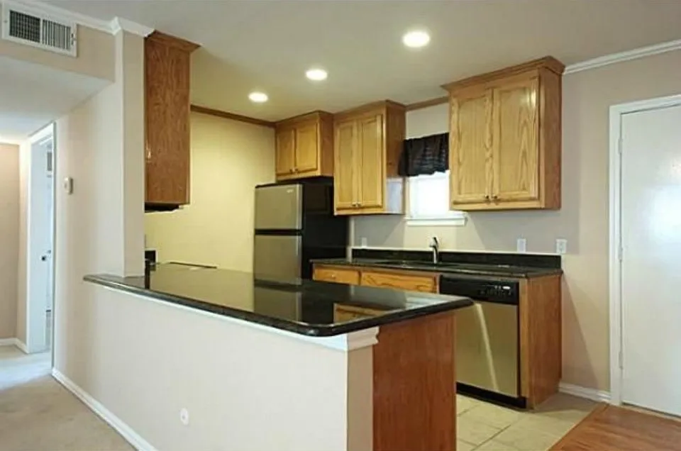 Condominium For Sale in Dallas County , 10594 High Hollows Drive 290, Dallas, Texas 75230, 2 Bedroom, 1 Bathroom, Garage spaces, 851 Sqft, built in 1970, mls#21320708, Real Estate Agent in Dallas, Homes For Sale in Dallas county, Homes For Sale in Dallas, Realtor in Dallas Texas, Real Estate Brokerage Independent Realty Texas, Luminita Cordes Realtor