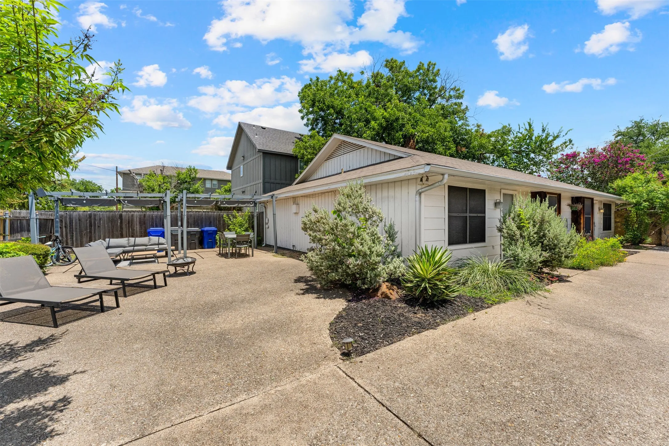 Condominium For Sale in Mc Lennan County , 1405 Speight Avenue 1, Waco, Texas 76706, 2 Bedroom, 2 Bathroom, Garage spaces, 929 Sqft, built in 1984, mls#21320176, Real Estate Agent in Waco, Homes For Sale in Mc Lennan county, Homes For Sale in Waco, Realtor in Waco Texas, Real Estate Brokerage Independent Realty Texas, Luminita Cordes Realtor