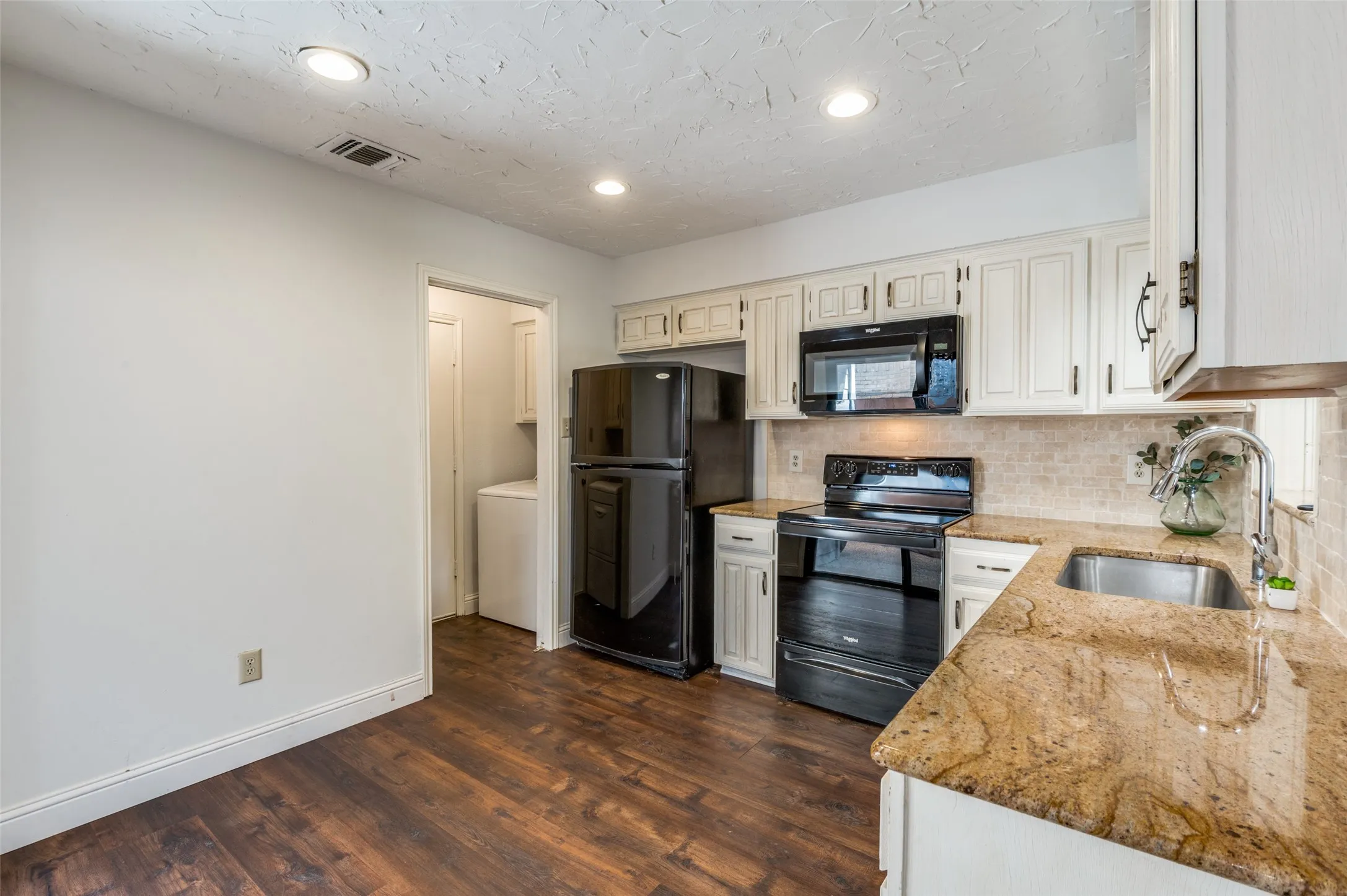 Condominium For Sale in Collin County , 17490 Meandering Way 2203, Dallas, Texas 75252, 3 Bedrooms, 3 Bathrooms, 2 Garage spaces, 1,178 Sqft, built in 1983, Price $249,000, mls#21318696, Real Estate Agent in Dallas, Homes For Sale in Collin county, Homes For Sale in Dallas, Realtor in Dallas Texas, Real Estate Brokerage Independent Realty Texas, Luminita Cordes Realtor