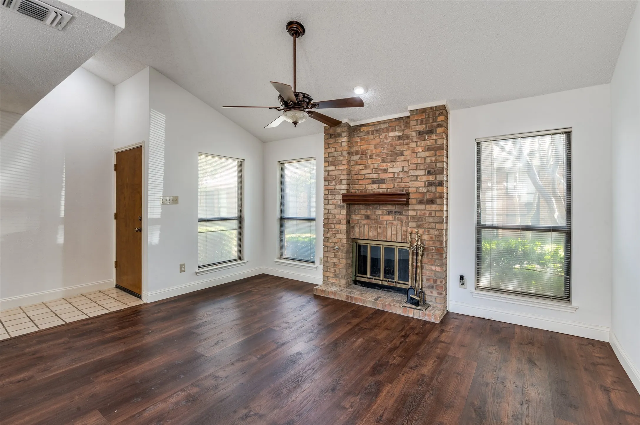 Condominium For Sale in Collin County , 17490 Meandering Way 2203, Dallas, Texas 75252, 3 Bedrooms, 3 Bathrooms, 2 Garage spaces, 1,178 Sqft, built in 1983, Price $249,000, mls#21318696, Real Estate Agent in Dallas, Homes For Sale in Collin county, Homes For Sale in Dallas, Realtor in Dallas Texas, Real Estate Brokerage Independent Realty Texas, Luminita Cordes Realtor