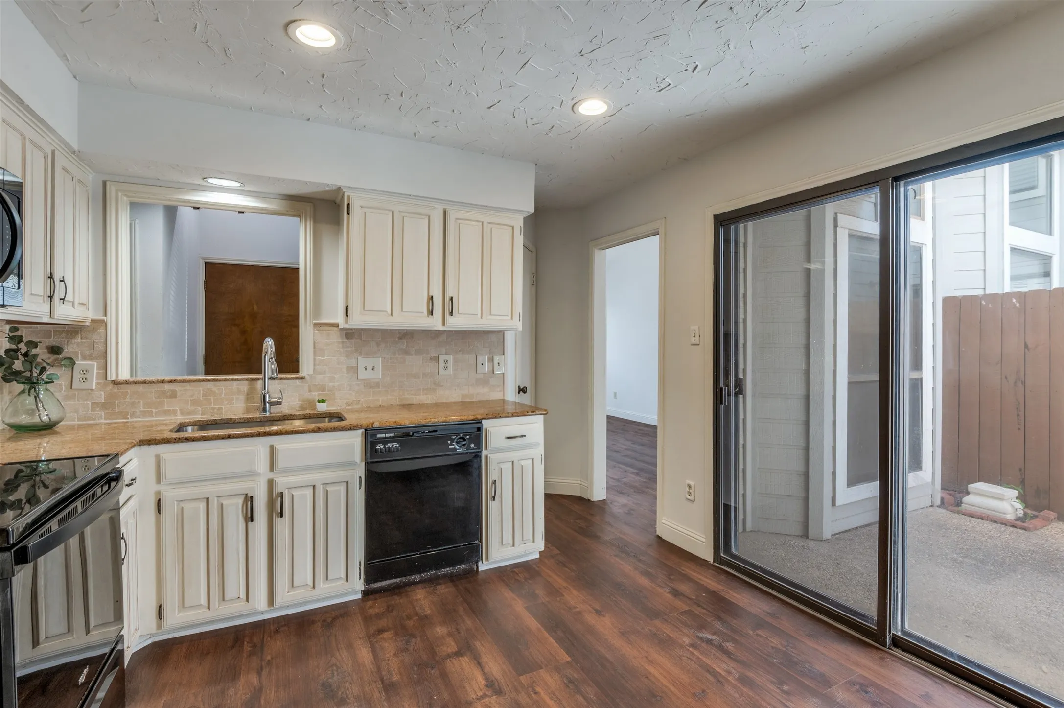 Condominium For Sale in Collin County , 17490 Meandering Way 2203, Dallas, Texas 75252, 3 Bedrooms, 3 Bathrooms, 2 Garage spaces, 1,178 Sqft, built in 1983, Price $249,000, mls#21318696, Real Estate Agent in Dallas, Homes For Sale in Collin county, Homes For Sale in Dallas, Realtor in Dallas Texas, Real Estate Brokerage Independent Realty Texas, Luminita Cordes Realtor