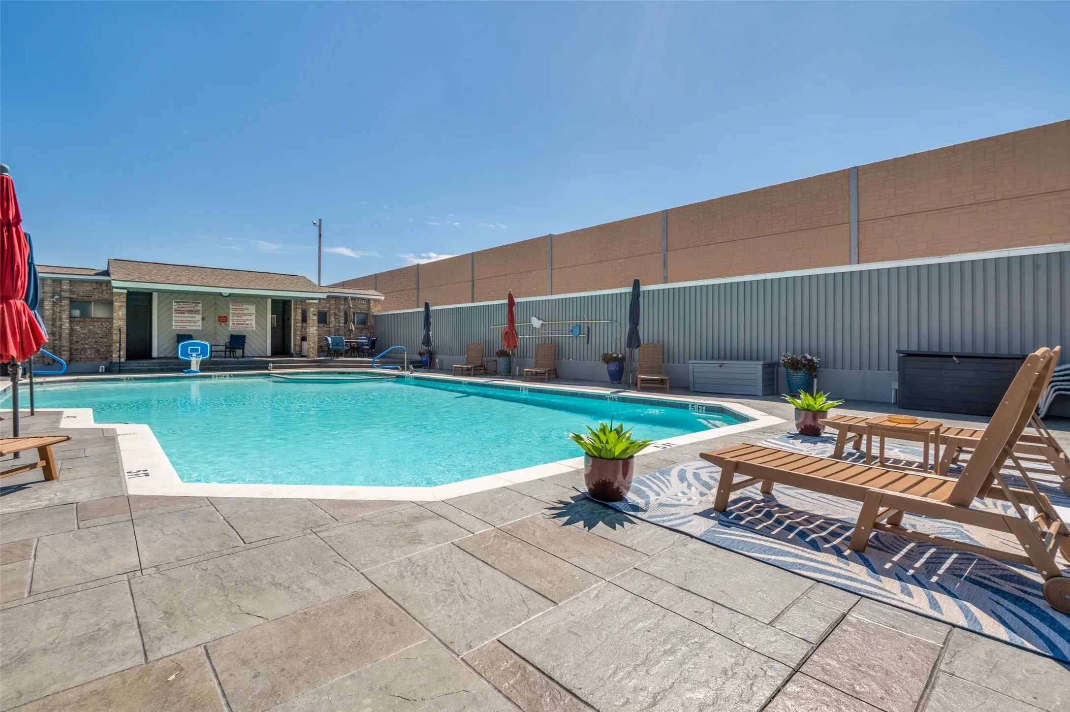 Condominium For Sale in Collin County , 17490 Meandering Way 2203, Dallas, Texas 75252, 3 Bedrooms, 3 Bathrooms, 2 Garage spaces, 1,178 Sqft, built in 1983, Price $249,000, mls#21318696, Real Estate Agent in Dallas, Homes For Sale in Collin county, Homes For Sale in Dallas, Realtor in Dallas Texas, Real Estate Brokerage Independent Realty Texas, Luminita Cordes Realtor