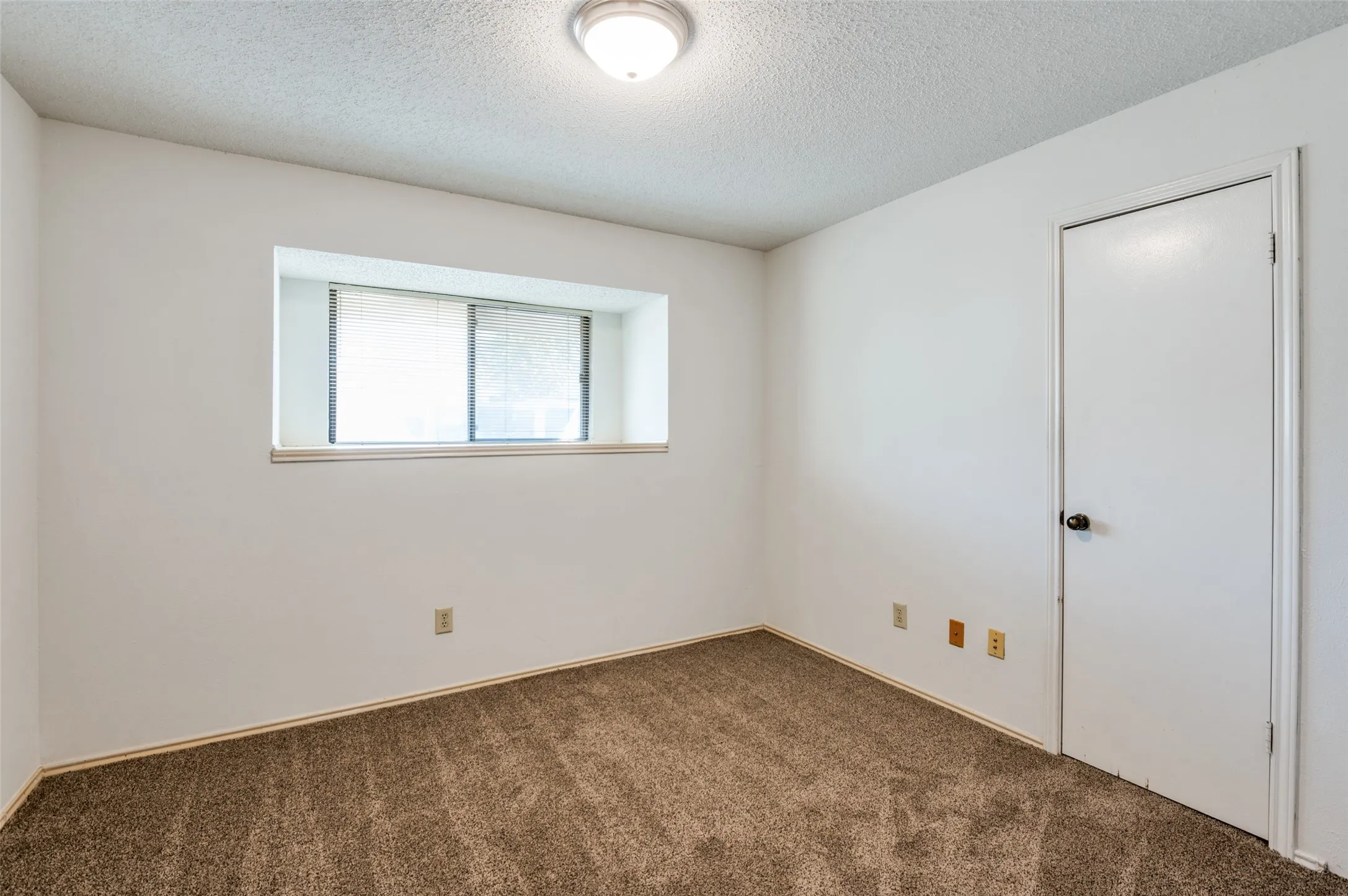 Condominium For Sale in Collin County , 17490 Meandering Way 2203, Dallas, Texas 75252, 3 Bedrooms, 3 Bathrooms, 2 Garage spaces, 1,178 Sqft, built in 1983, Price $249,000, mls#21318696, Real Estate Agent in Dallas, Homes For Sale in Collin county, Homes For Sale in Dallas, Realtor in Dallas Texas, Real Estate Brokerage Independent Realty Texas, Luminita Cordes Realtor