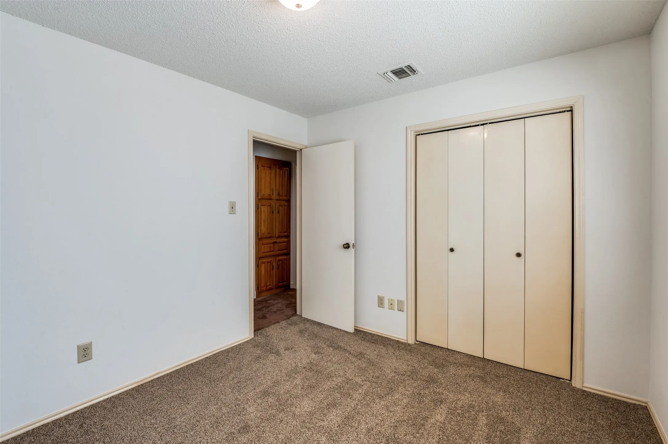 Condominium For Sale in Collin County , 17490 Meandering Way 2203, Dallas, Texas 75252, 3 Bedrooms, 3 Bathrooms, 2 Garage spaces, 1,178 Sqft, built in 1983, Price $249,000, mls#21318696, Real Estate Agent in Dallas, Homes For Sale in Collin county, Homes For Sale in Dallas, Realtor in Dallas Texas, Real Estate Brokerage Independent Realty Texas, Luminita Cordes Realtor