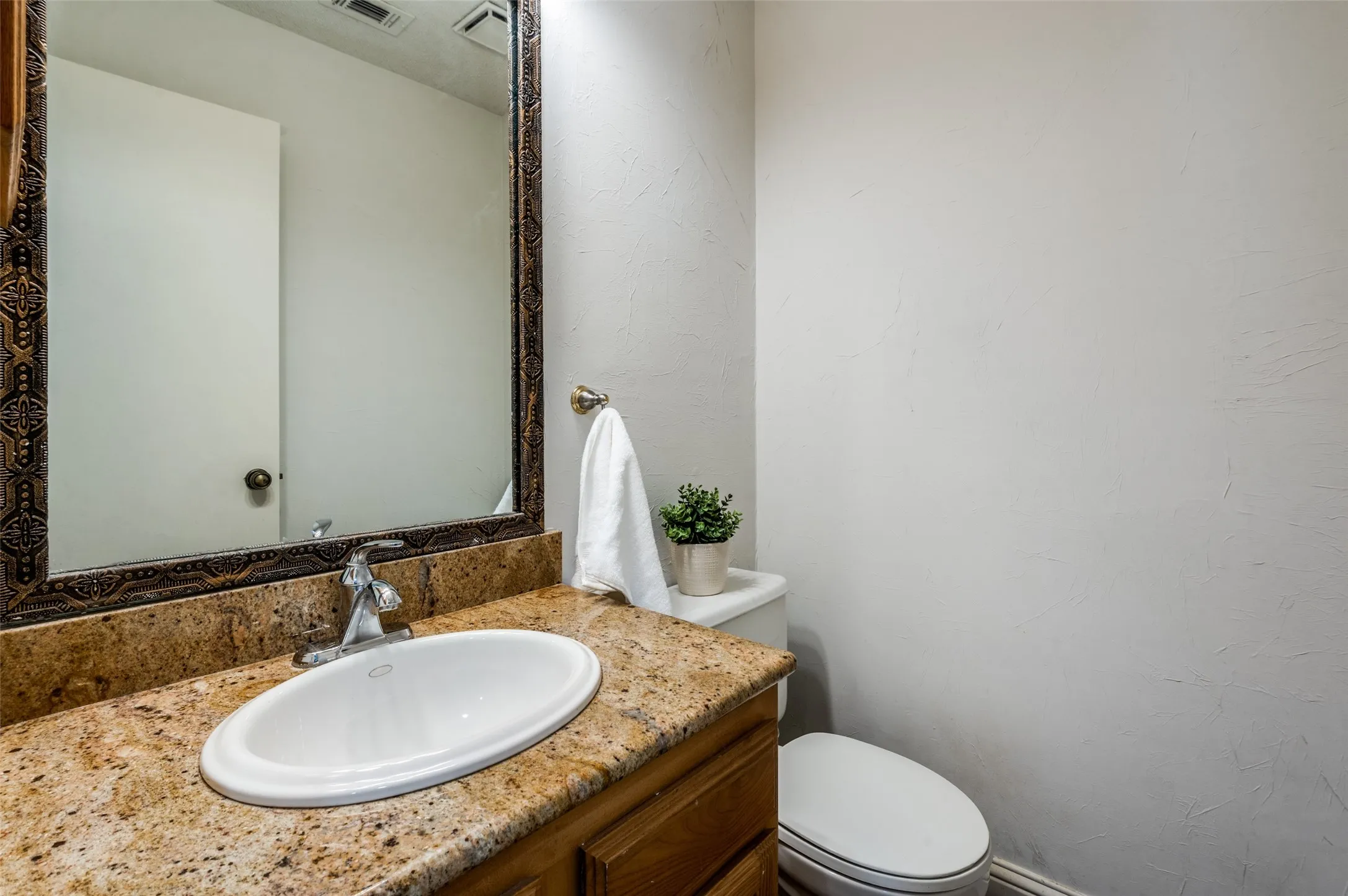 Condominium For Sale in Collin County , 17490 Meandering Way 2203, Dallas, Texas 75252, 3 Bedrooms, 3 Bathrooms, 2 Garage spaces, 1,178 Sqft, built in 1983, Price $249,000, mls#21318696, Real Estate Agent in Dallas, Homes For Sale in Collin county, Homes For Sale in Dallas, Realtor in Dallas Texas, Real Estate Brokerage Independent Realty Texas, Luminita Cordes Realtor