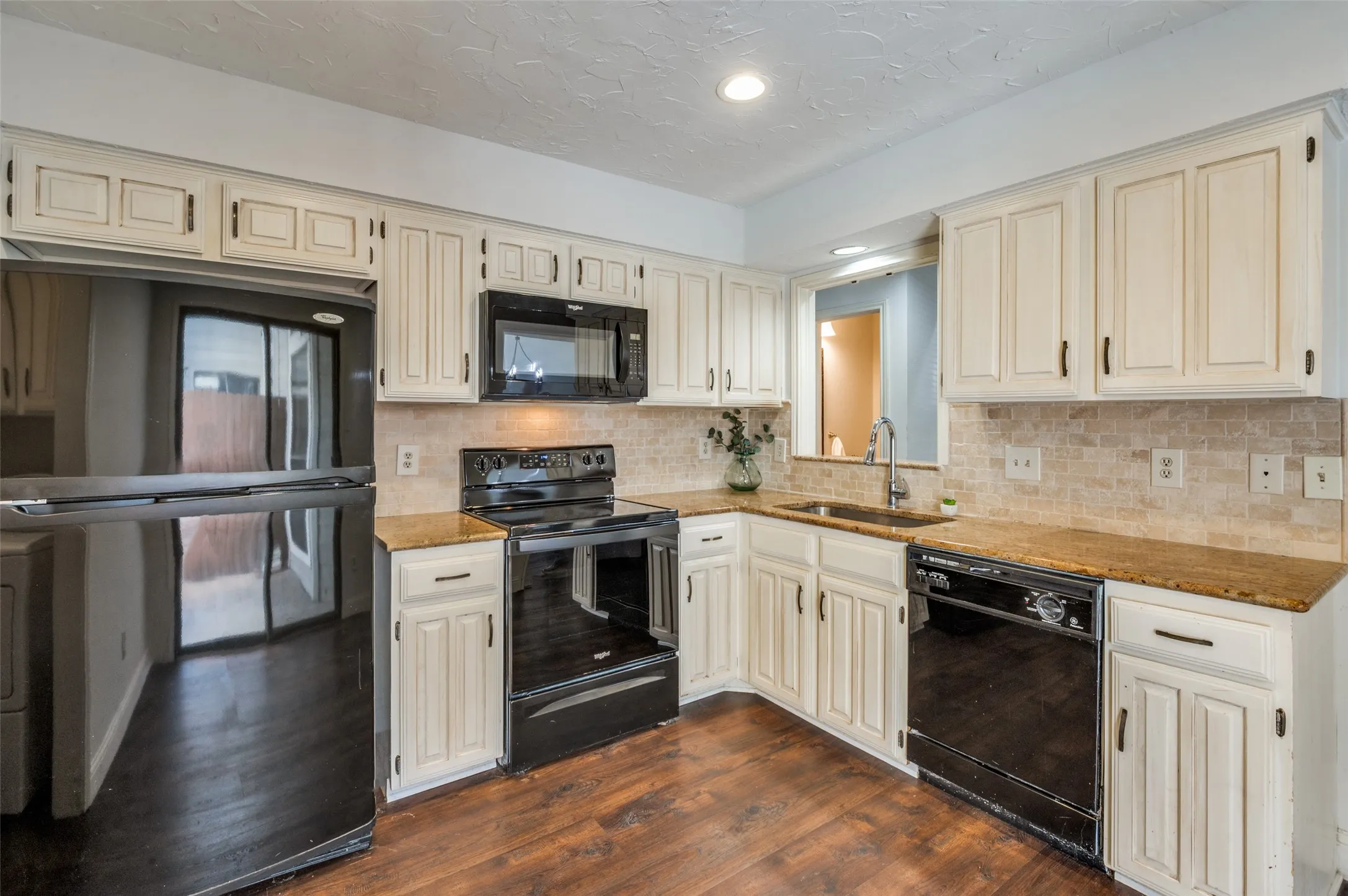 Condominium For Sale in Collin County , 17490 Meandering Way 2203, Dallas, Texas 75252, 3 Bedrooms, 3 Bathrooms, 2 Garage spaces, 1,178 Sqft, built in 1983, Price $249,000, mls#21318696, Real Estate Agent in Dallas, Homes For Sale in Collin county, Homes For Sale in Dallas, Realtor in Dallas Texas, Real Estate Brokerage Independent Realty Texas, Luminita Cordes Realtor