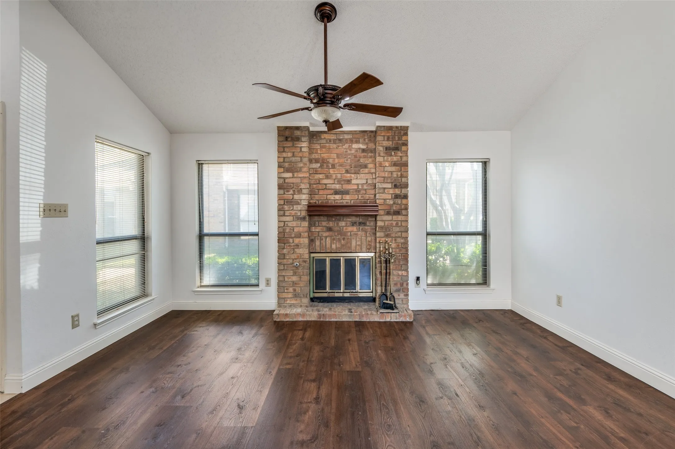 Condominium For Sale in Collin County , 17490 Meandering Way 2203, Dallas, Texas 75252, 3 Bedrooms, 3 Bathrooms, 2 Garage spaces, 1,178 Sqft, built in 1983, Price $249,000, mls#21318696, Real Estate Agent in Dallas, Homes For Sale in Collin county, Homes For Sale in Dallas, Realtor in Dallas Texas, Real Estate Brokerage Independent Realty Texas, Luminita Cordes Realtor