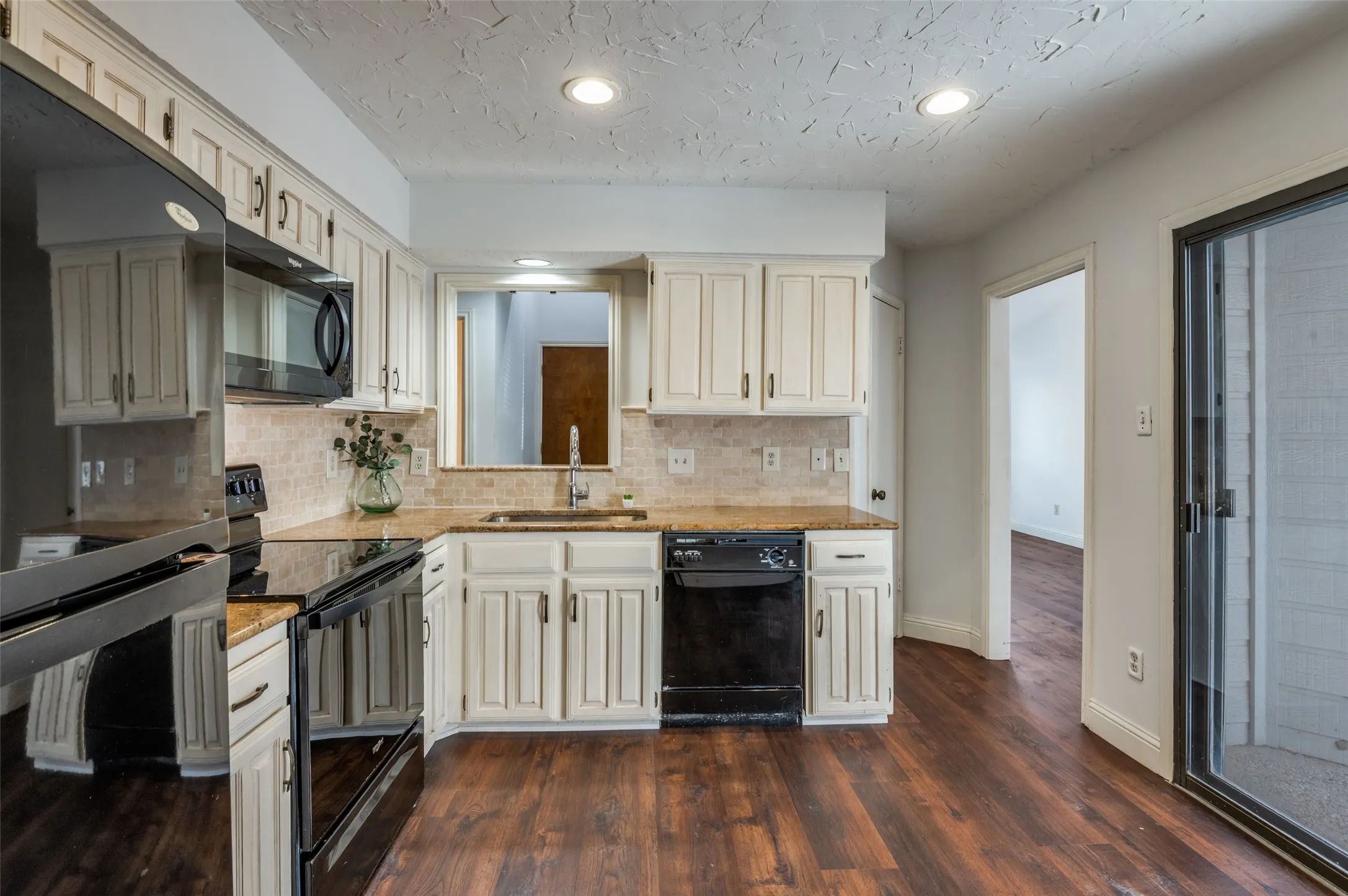 Condominium For Sale in Collin County , 17490 Meandering Way 2203, Dallas, Texas 75252, 3 Bedrooms, 3 Bathrooms, 2 Garage spaces, 1,178 Sqft, built in 1983, Price $249,000, mls#21318696, Real Estate Agent in Dallas, Homes For Sale in Collin county, Homes For Sale in Dallas, Realtor in Dallas Texas, Real Estate Brokerage Independent Realty Texas, Luminita Cordes Realtor
