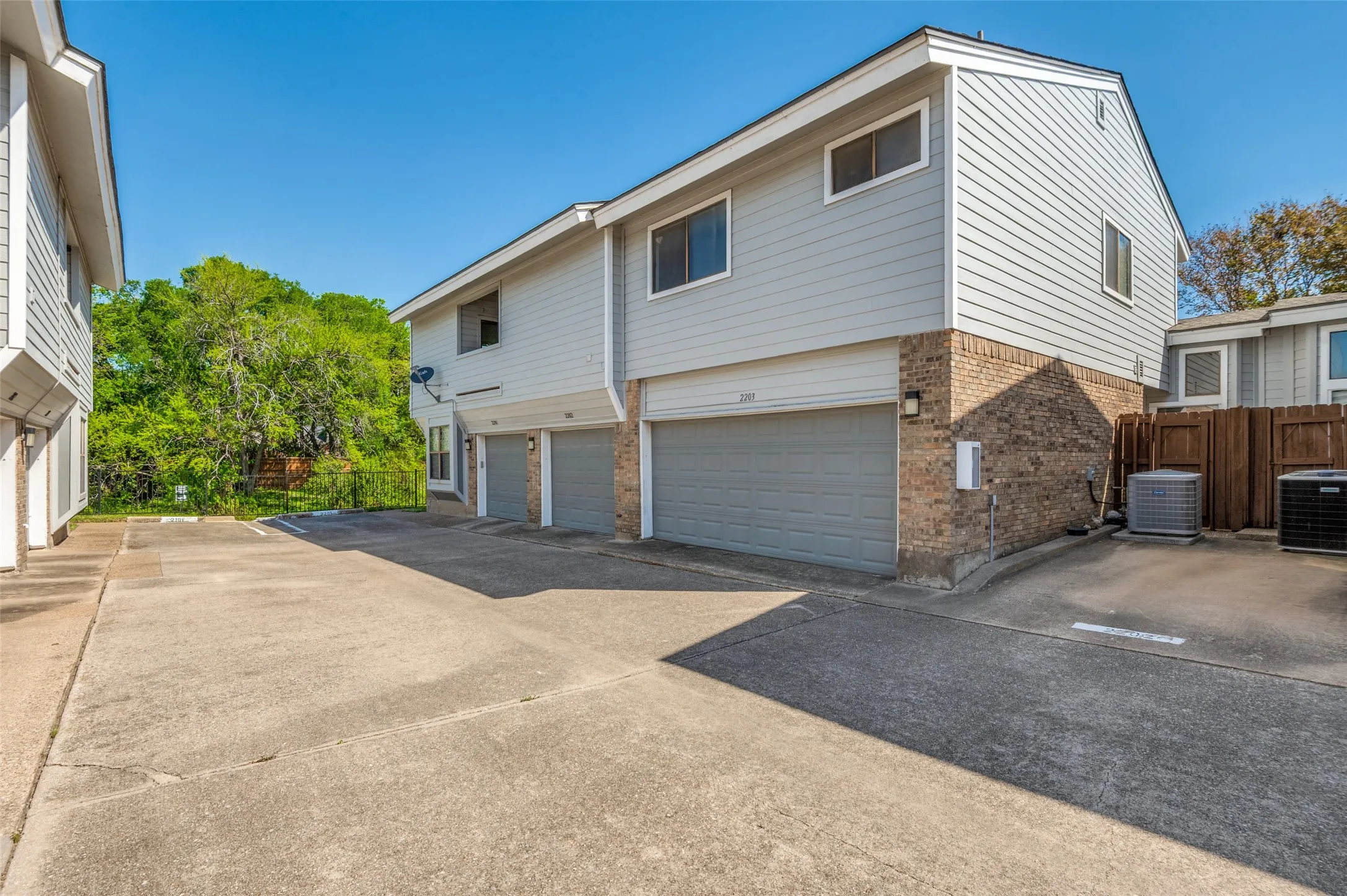 Condominium For Sale in Collin County , 17490 Meandering Way 2203, Dallas, Texas 75252, 3 Bedrooms, 3 Bathrooms, 2 Garage spaces, 1,178 Sqft, built in 1983, Price $249,000, mls#21318696, Real Estate Agent in Dallas, Homes For Sale in Collin county, Homes For Sale in Dallas, Realtor in Dallas Texas, Real Estate Brokerage Independent Realty Texas, Luminita Cordes Realtor