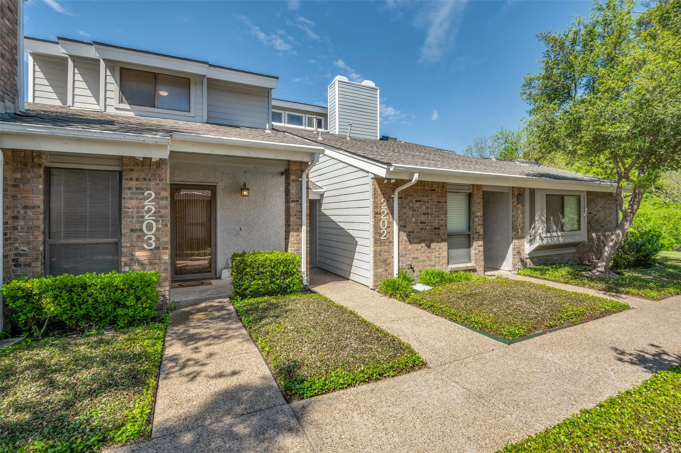 Condominium For Sale in Collin County , 17490 Meandering Way 2203, Dallas, Texas 75252, 3 Bedrooms, 3 Bathrooms, 2 Garage spaces, 1,178 Sqft, built in 1983, Price $249,000, mls#21318696, Real Estate Agent in Dallas, Homes For Sale in Collin county, Homes For Sale in Dallas, Realtor in Dallas Texas, Real Estate Brokerage Independent Realty Texas, Luminita Cordes Realtor