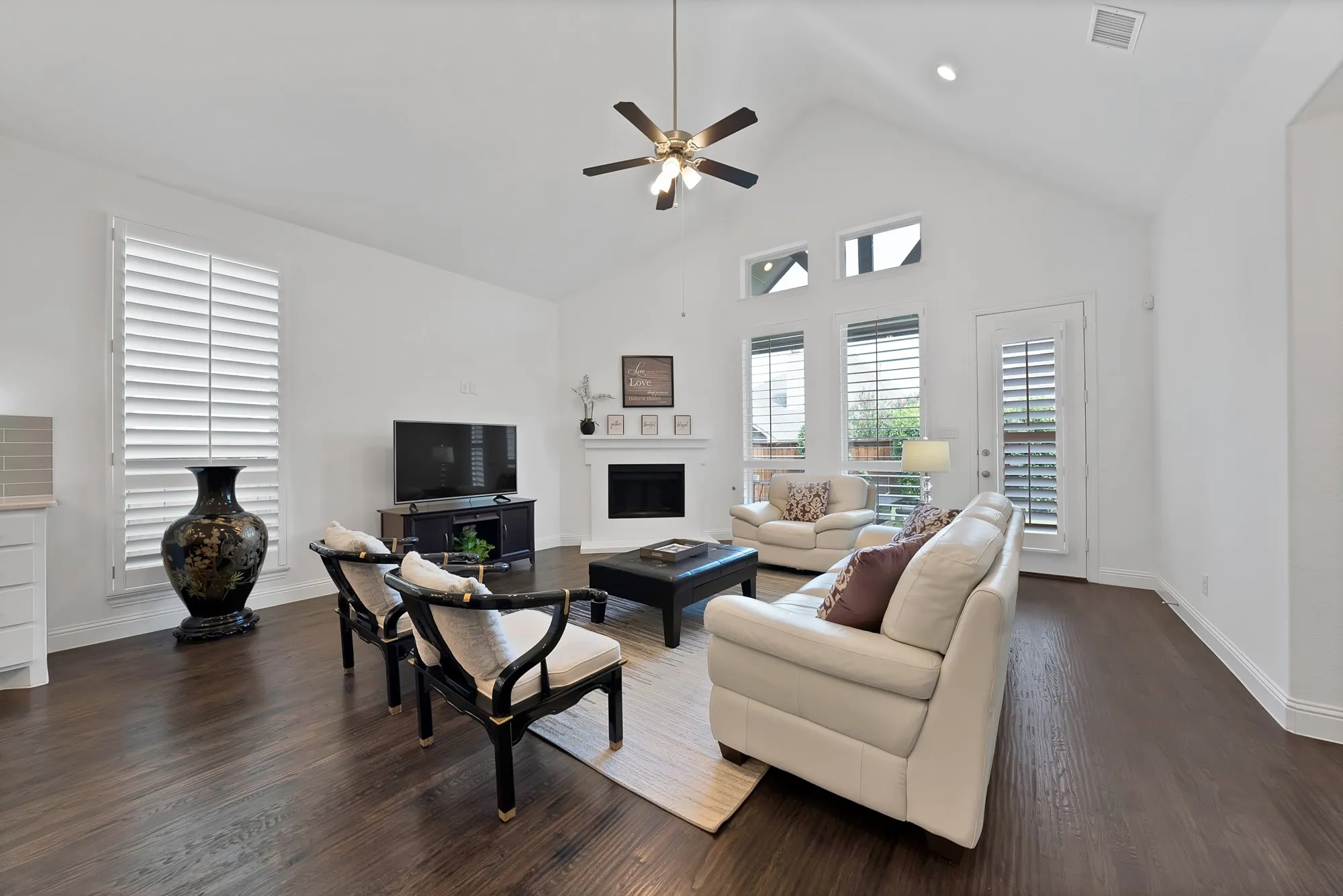 Single Family Residence For Sale in Denton County , 8260 Halifax, The Colony, Texas 75056, 3 Bedroom, 4 Bathroom, 2 Garage spaces, 2,540 Sqft, built in 2020, mls#21320689, Real Estate Agent in The Colony, Homes For Sale in Denton county, Homes For Sale in The Colony, Realtor in The Colony Texas, Real Estate Brokerage Independent Realty Texas, Luminita Cordes Realtor