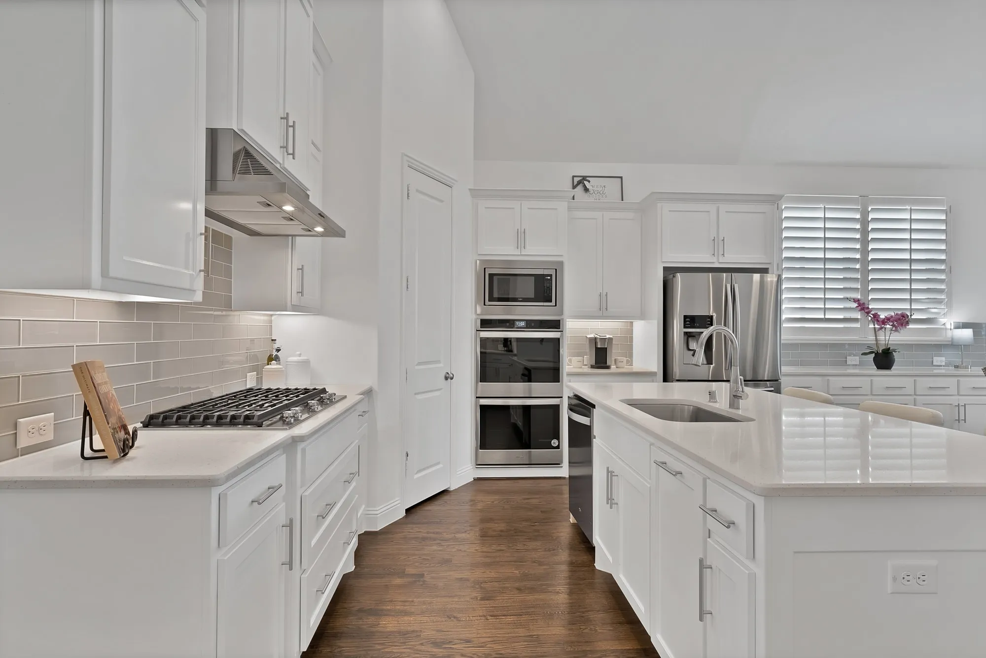 Single Family Residence For Sale in Denton County , 8260 Halifax, The Colony, Texas 75056, 3 Bedroom, 4 Bathroom, 2 Garage spaces, 2,540 Sqft, built in 2020, mls#21320689, Real Estate Agent in The Colony, Homes For Sale in Denton county, Homes For Sale in The Colony, Realtor in The Colony Texas, Real Estate Brokerage Independent Realty Texas, Luminita Cordes Realtor