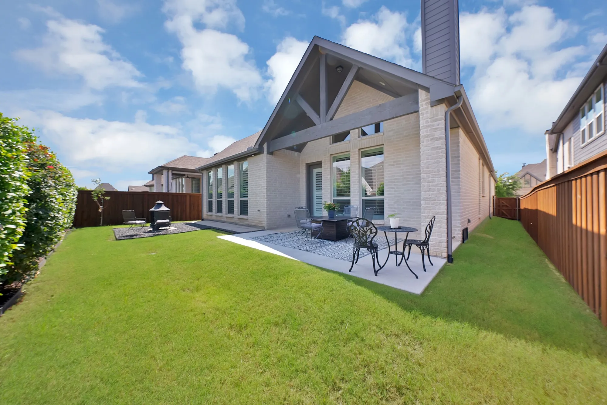 Single Family Residence For Sale in Denton County , 8260 Halifax, The Colony, Texas 75056, 3 Bedroom, 4 Bathroom, 2 Garage spaces, 2,540 Sqft, built in 2020, mls#21320689, Real Estate Agent in The Colony, Homes For Sale in Denton county, Homes For Sale in The Colony, Realtor in The Colony Texas, Real Estate Brokerage Independent Realty Texas, Luminita Cordes Realtor