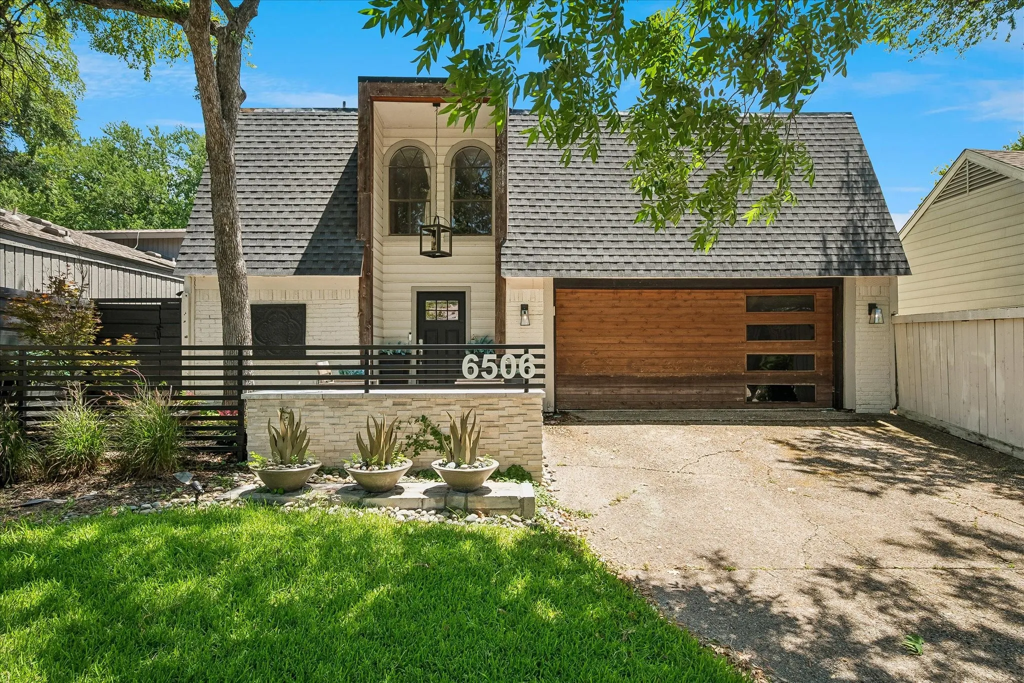 Single Family Residence For Sale in Dallas County , 6506 Kathleen Court, Garland, Texas 75044, 4 Bedroom, 3 Bathroom, 2 Garage spaces, 2,500 Sqft, built in 1975, mls#21319127, Real Estate Agent in Garland, Homes For Sale in Dallas county, Homes For Sale in Garland, Realtor in Garland Texas, Real Estate Brokerage Independent Realty Texas, Luminita Cordes Realtor